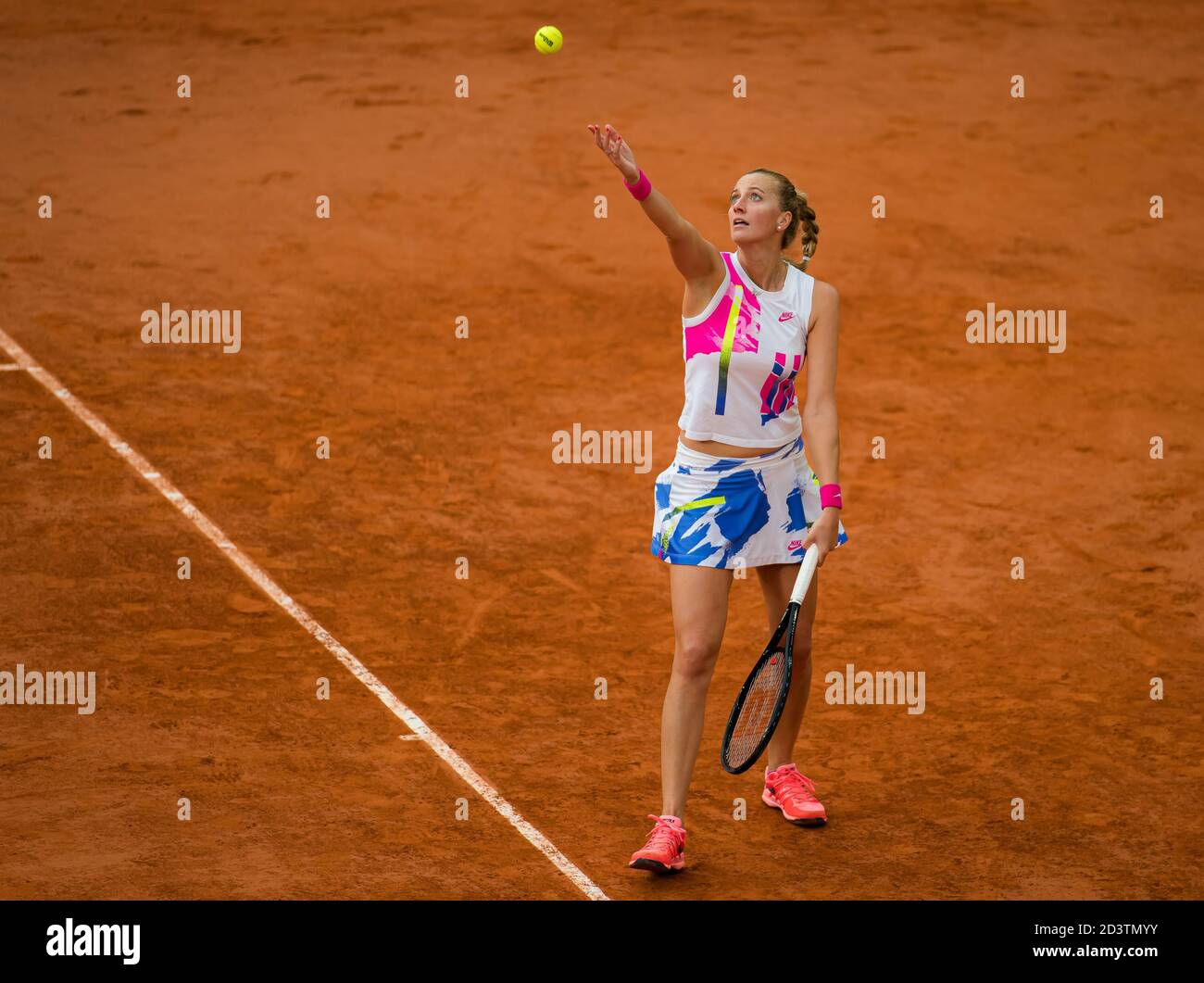 Paris, Frankreich, Italien. Okt. 2020. Petra Kvitova aus der Tschechischen Republik im Einsatz gegen Sofia Kenin aus den Vereinigten Staaten während des Halbfinales des Roland Garros 2020, Grand Slam Tennisturniers, am 8. Oktober 2020 im Roland Garros Stadion in Paris, Frankreich - Foto Rob Prange/Spanien DPPI/DPPI Credit: LM/DPPI/Rob Prange/Alamy Live News Stockfoto