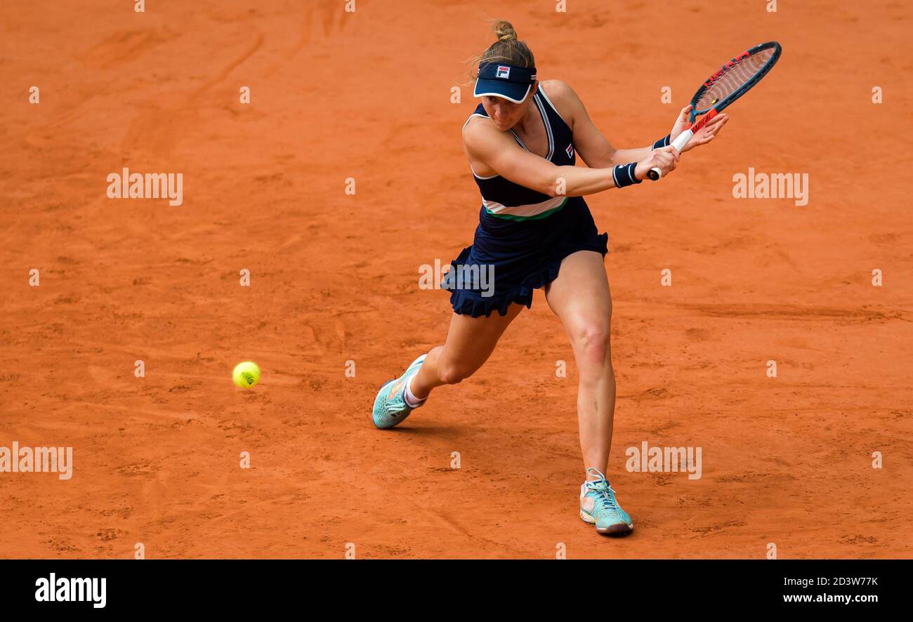 Paris, Frankreich, Italien. Okt. 2020. Nadia Podoroska aus Argentinien im Einsatz gegen IGA Swiatek aus Polen während des Halbfinales des Roland Garros 2020, Grand Slam Tennisturniers, am 8. Oktober 2020 im Roland Garros Stadion in Paris, Frankreich - Foto Rob Prange/Spanien DPPI/DPPI Kredit: LM/DPPI/Rob Prange/Alamy Live News Stockfoto