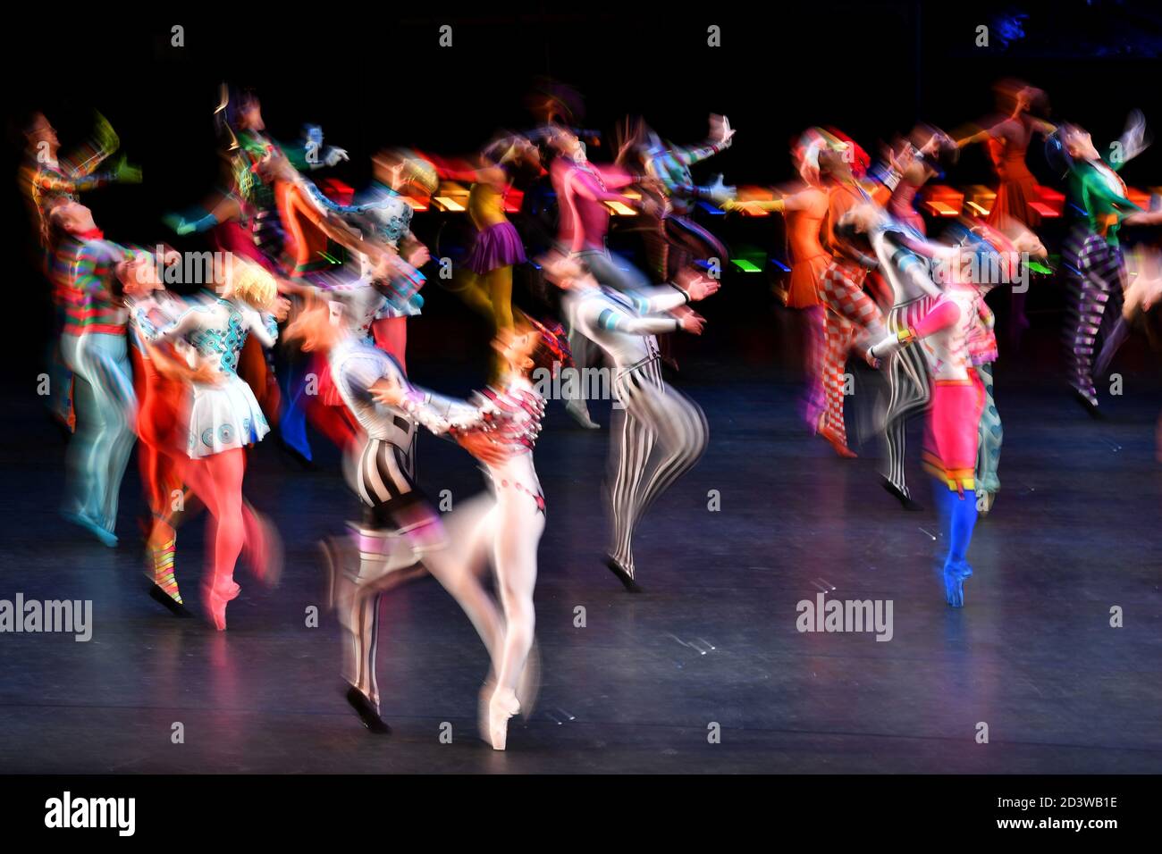 Tänzer treten im Royal Ballet auf: Zurück auf der Bühne während einer Live-Aufführung im Royal Opera House in London, Großbritannien 8. Oktober 2020. REUTERS/Dylan Martinez Stockfoto
