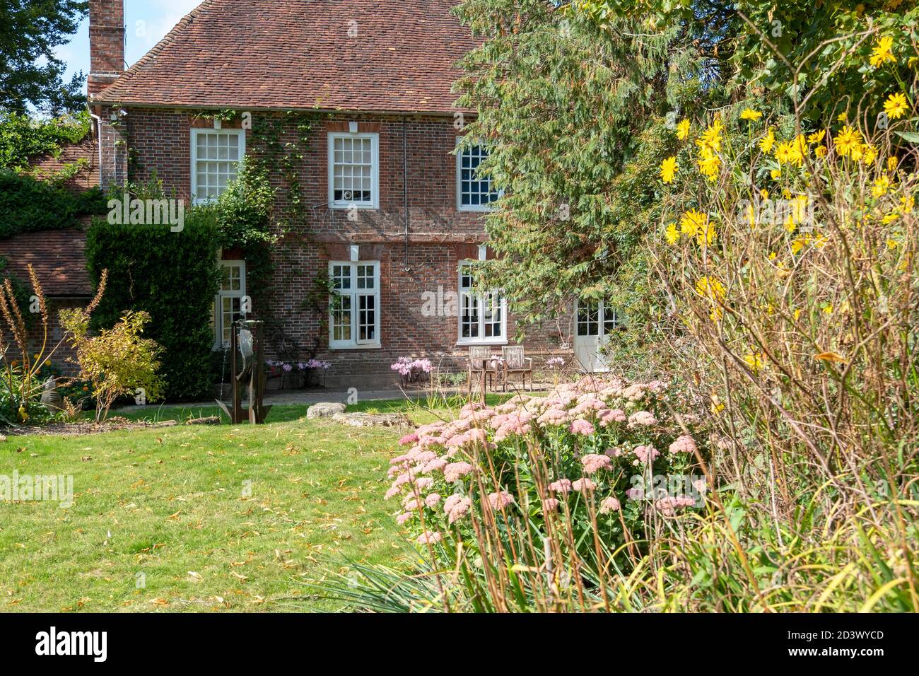 Farley Farmhouse, die Heimat der Surrealisten Lee Miller und Roland Penrose, Muddles Green, in der Nähe von Chiddingly, East Sussex, Großbritannien Stockfoto