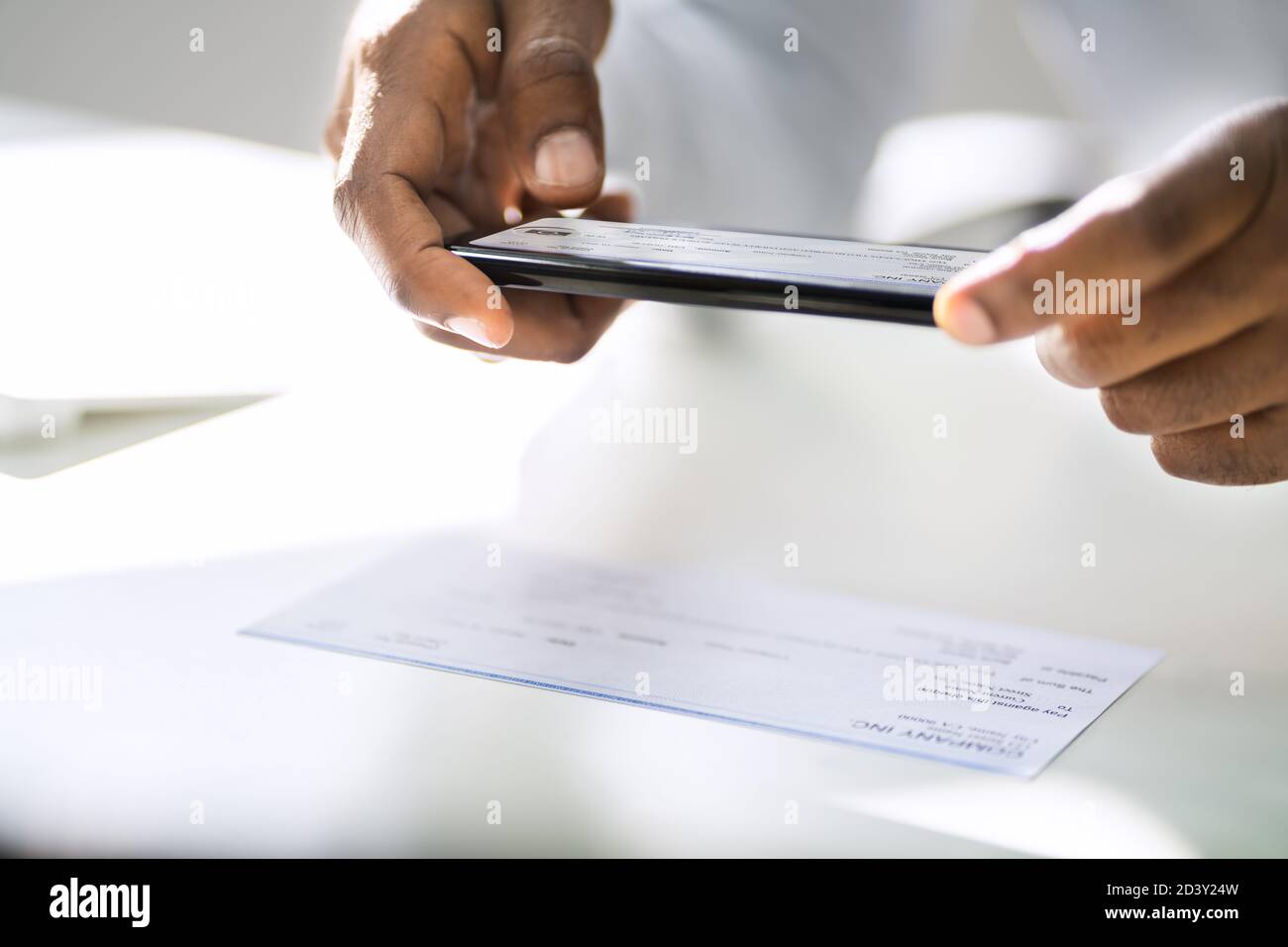 Remote-Check-Einzahlung Mit Mobile Photo Scanning Stockfoto