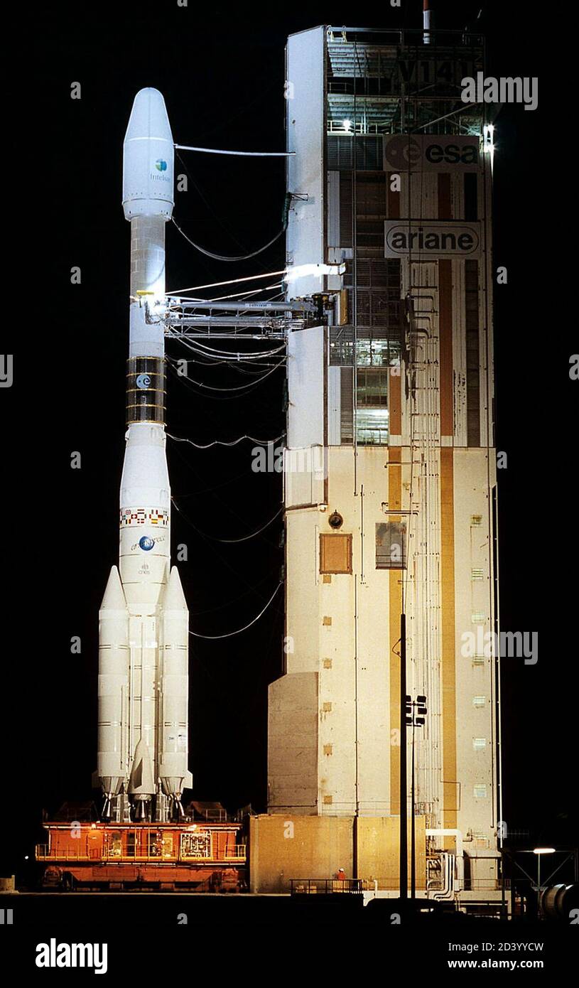 Eine Ariane 44L-Rakete, die vor dem Start mit einem Kommunikationssatelliten für den in Washington ansässigen Betreiber Intelsat vom Start-Center der Europäischen Weltraumorganisation in Kourou in Französisch-Guayana gesehen wurde, 9. Juni 2001. Der Satellit Intelsat 901 wog bei seiner Markteinführung 4.7 Tonnen und wird Telekommunikations- und Fernsehdienste für Amerika, Europa, Nordafrika und den Nahen Osten bereitstellen. JES/ Stockfoto