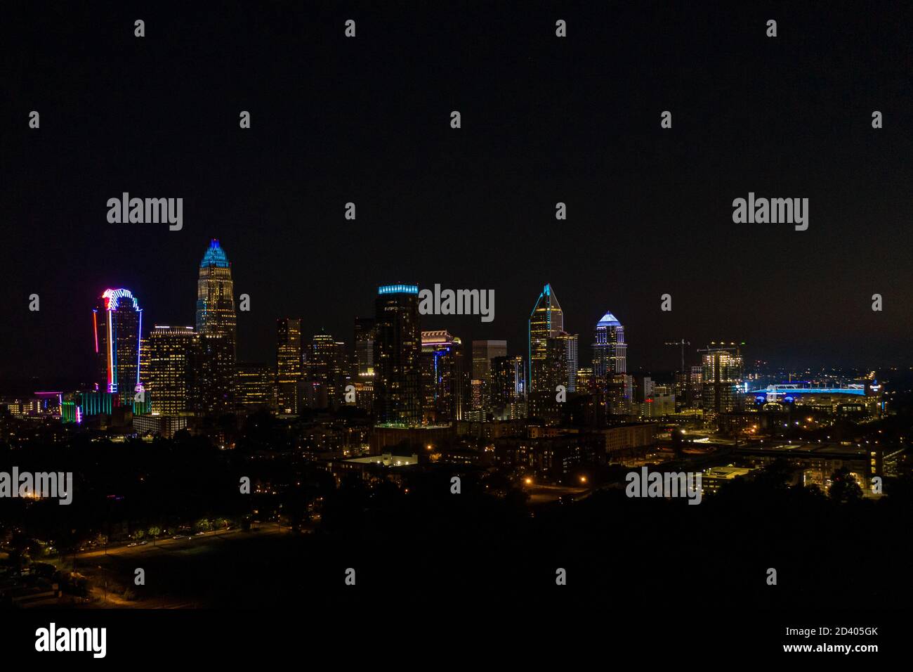 Ein Foto der Skyline von Charlotte bei Nacht Stockfoto