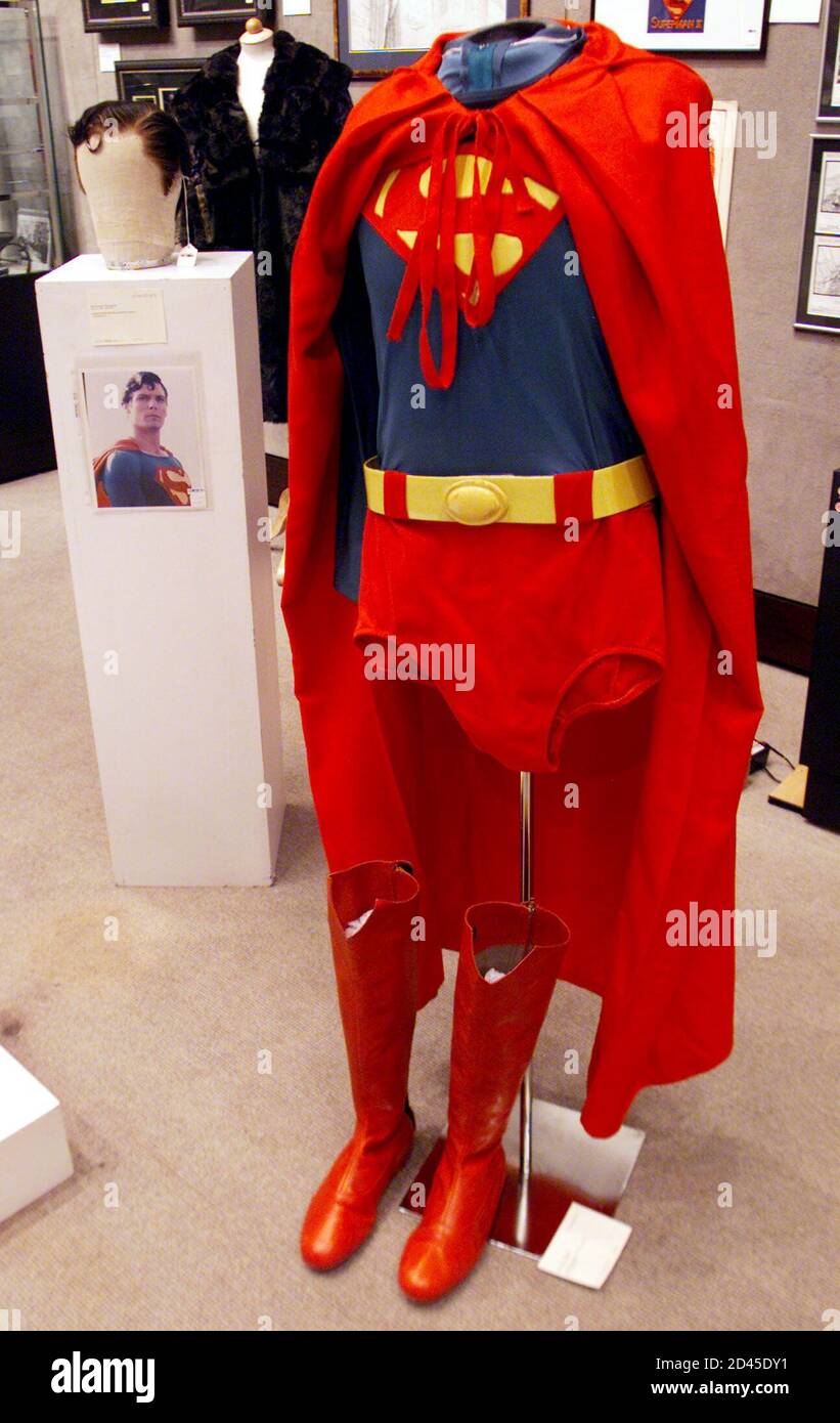 Superman Fliegender Anzug Stockfotos Und Bilder Kaufen Alamy