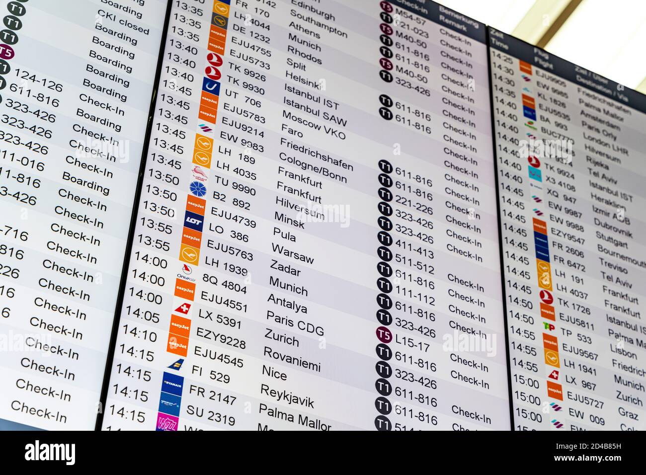 Infoplatine des neuen Flughafens Berlin Brandenburg Stockfoto