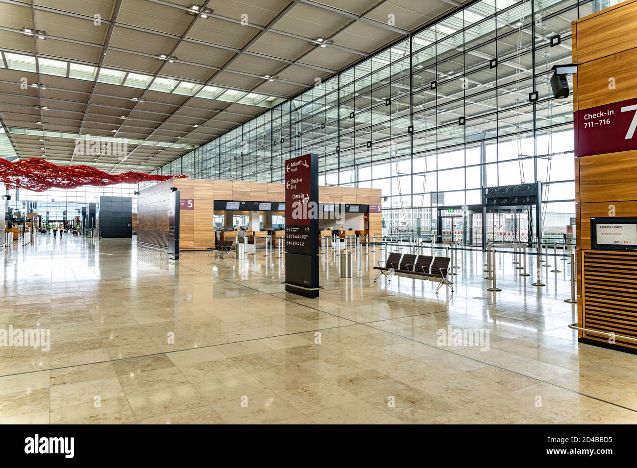 Check-in-Halle des neuen Flughafens Berlin Brandenburg Stockfoto