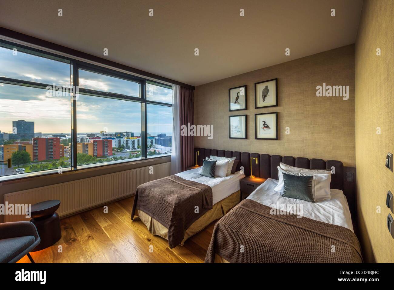 Interieur eines Zimmers mit Stadtblick im Grand Hotel Reykjavik, Island Stockfoto