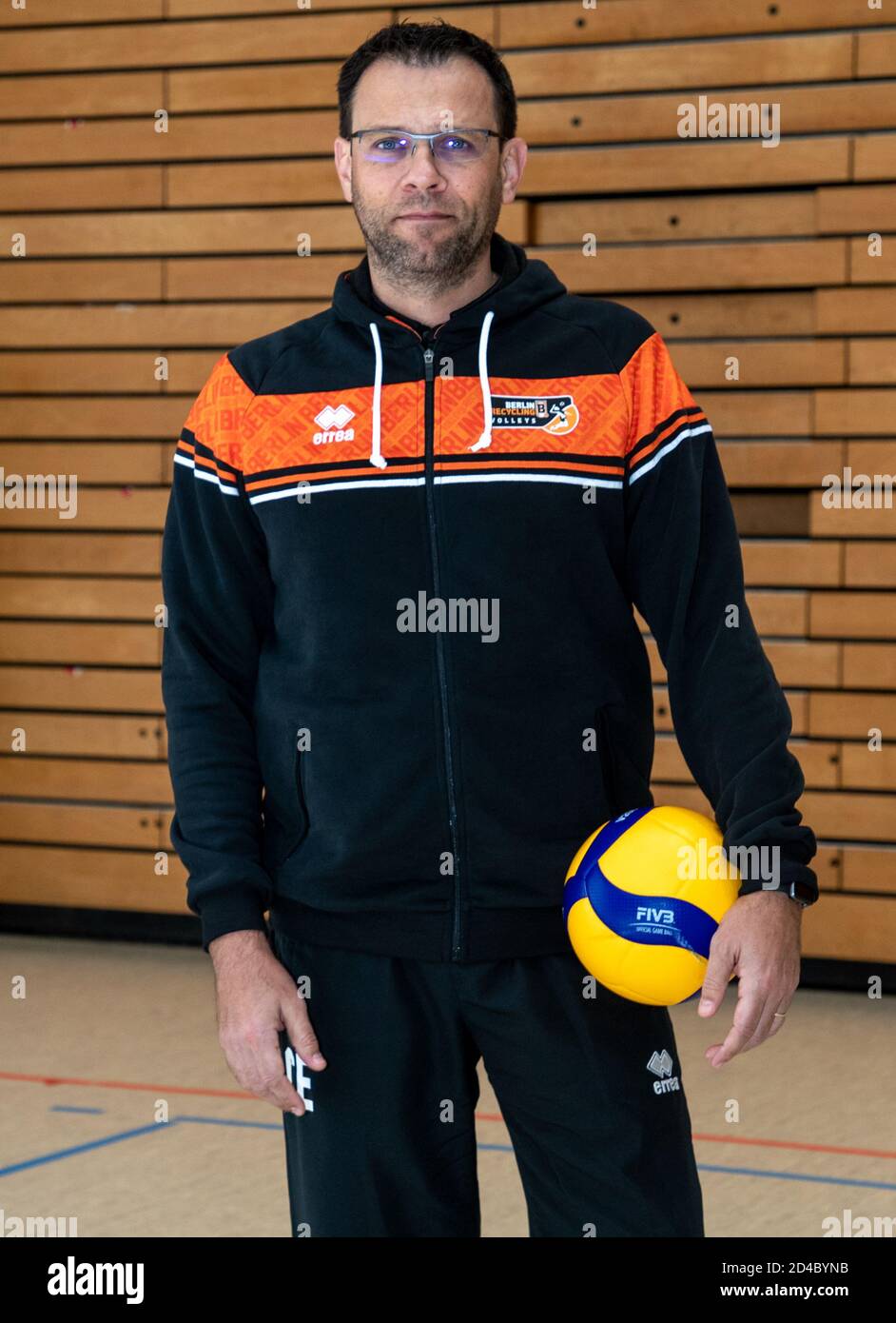 Berlin, Deutschland. September 2020. Volleyball: Mediaday BR Volleys, Horst-Korber Sportzentrum. Coach Cedric Enard von BR Volleys im neuen Trikot der Saison 2020/21. Quelle: Andreas Gora/dpa/Alamy Live News Stockfoto