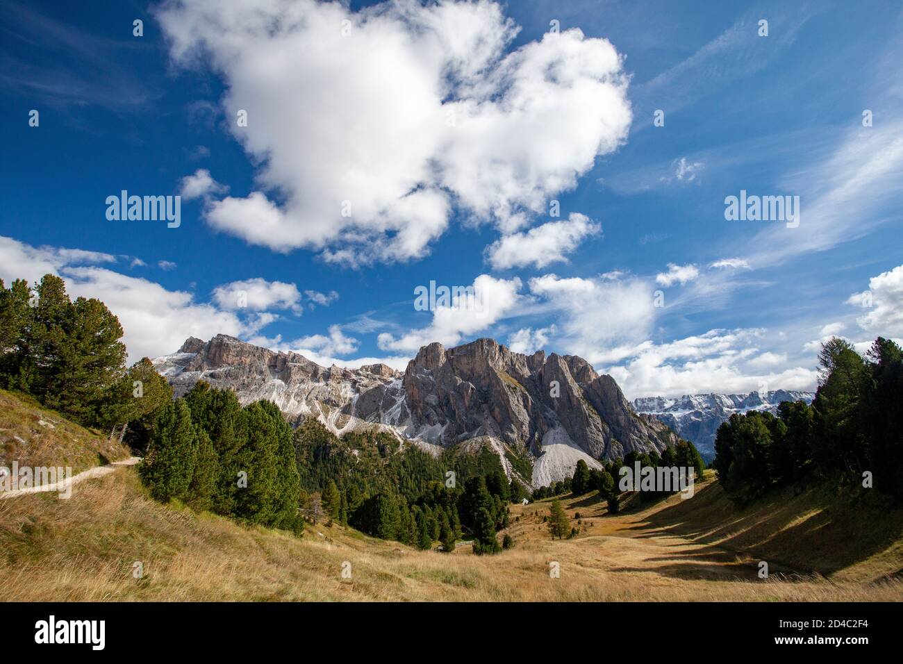 Berggipfel in der Geisler Gruppe der italienischen Dolomiten, in der Region Südtirol Gröden, in den italienischen Alpen Stockfoto