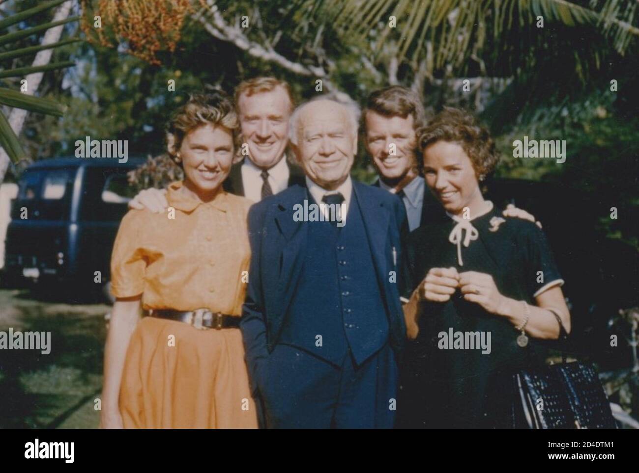 Robert Kennedy Mit Seiner Frau Ethel Und Lord Beaverbrook, Nassau, Bahamas, 1957 Stockfoto