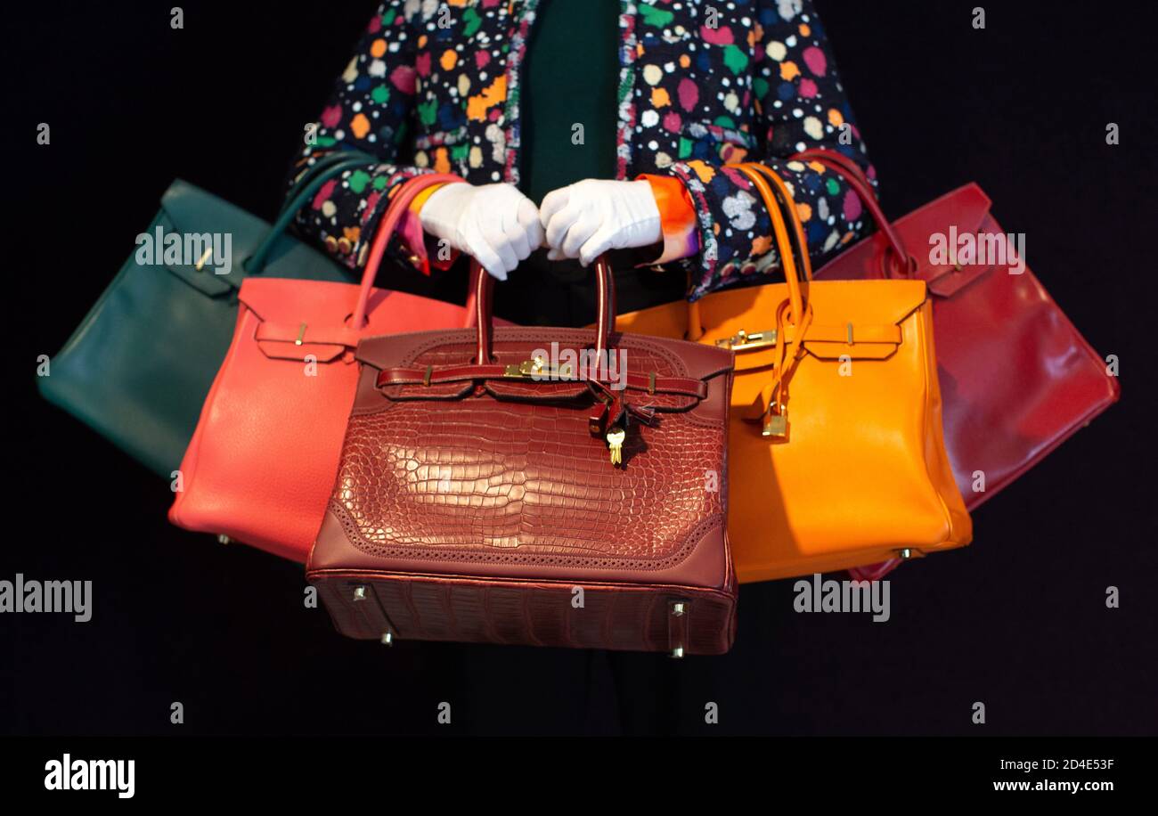 London, Großbritannien. Oktober 2020. Hermès Designer-Taschen mit der  seltenen Birkin-Tasche an der Vorderseite. Bonhams Designer Handtaschen und  Fashion Sale, der am 13. Oktober stattfindet. Kredit: Mark Thomas/Alamy  Live Nachrichten Stockfotografie ...