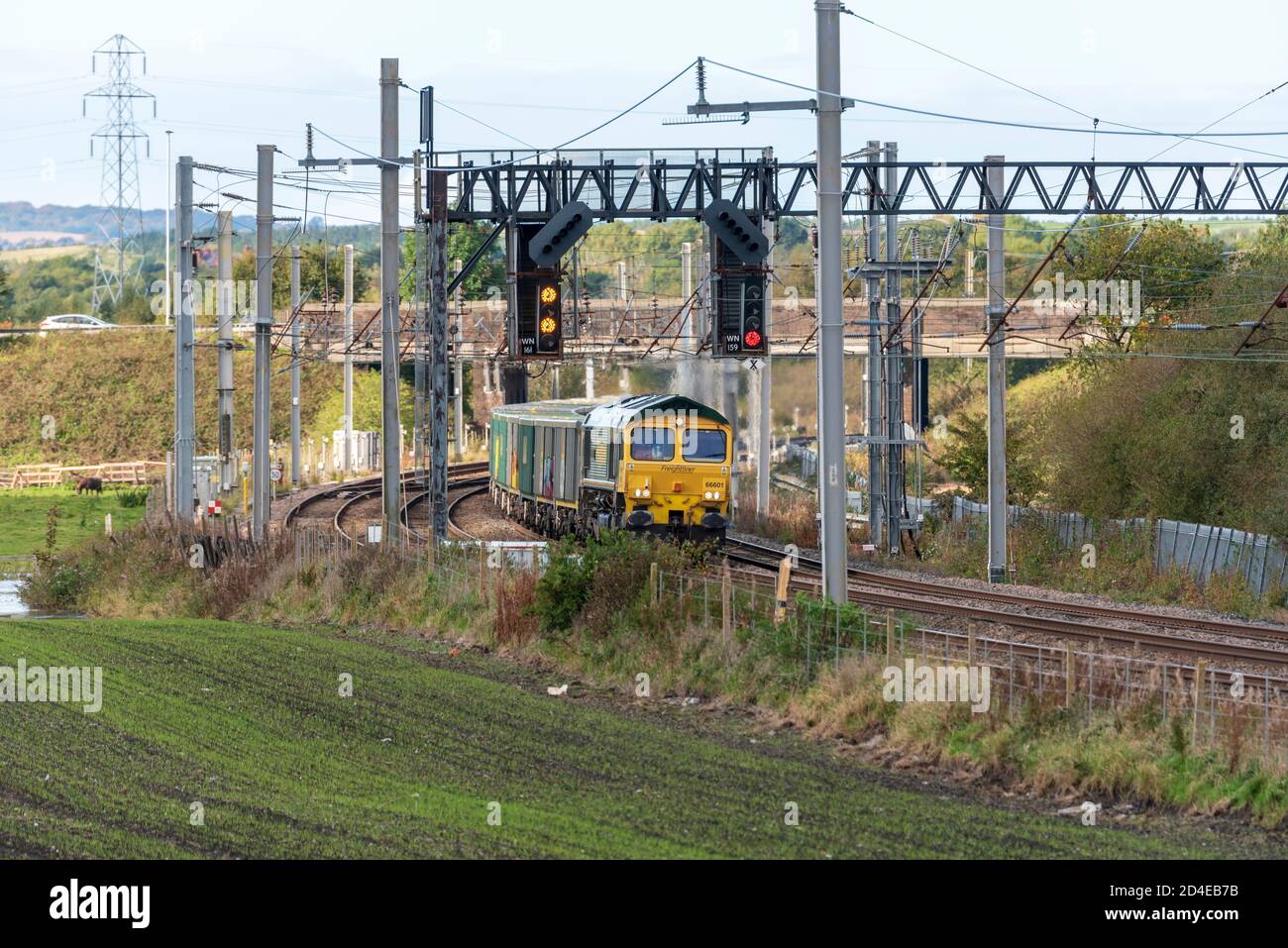 freightliner Diesel-Elektrolokomotive der Baureihe 66 mit dem Namen Hope Valley. Stockfoto
