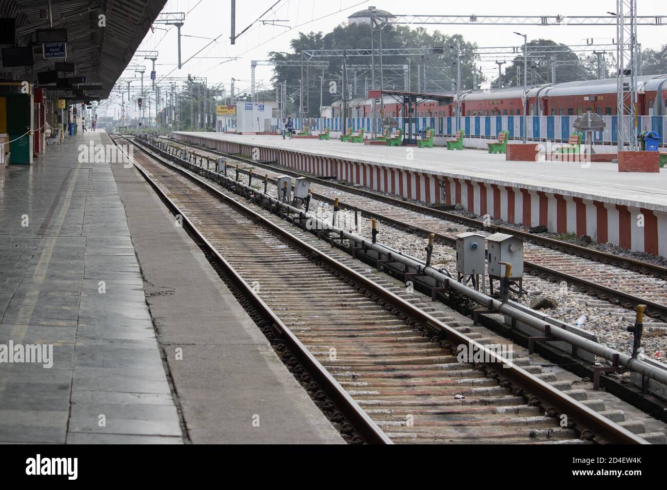 Dehradun, Uttarakhand/Indien-September 12 2020:Bahnsteig in Corona Pandemiesituation. Stockfoto