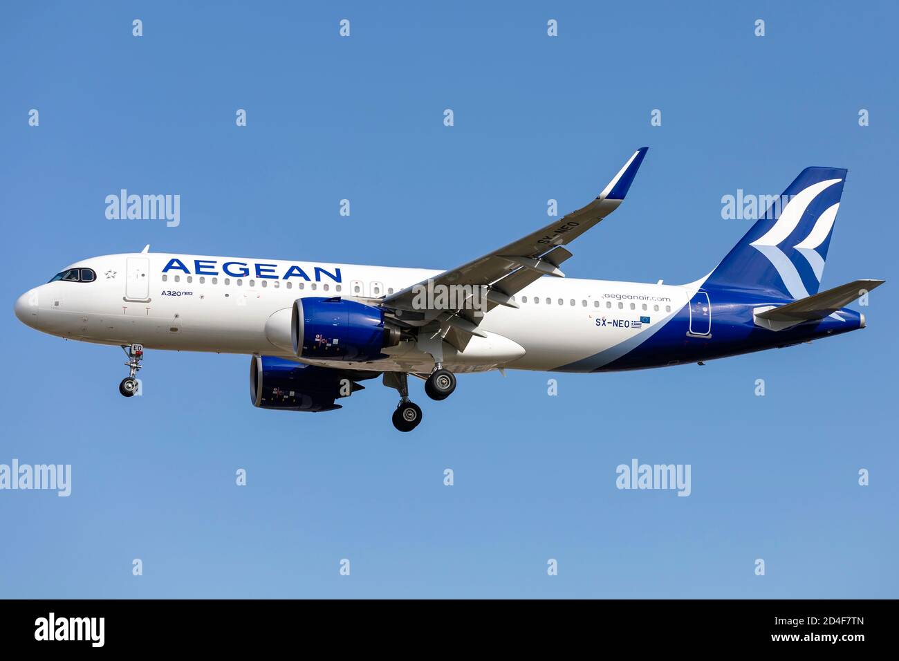 Aegean Airlines Airbus A320-271N - SX-NEO landet am Flughafen Heathrow Stockfoto