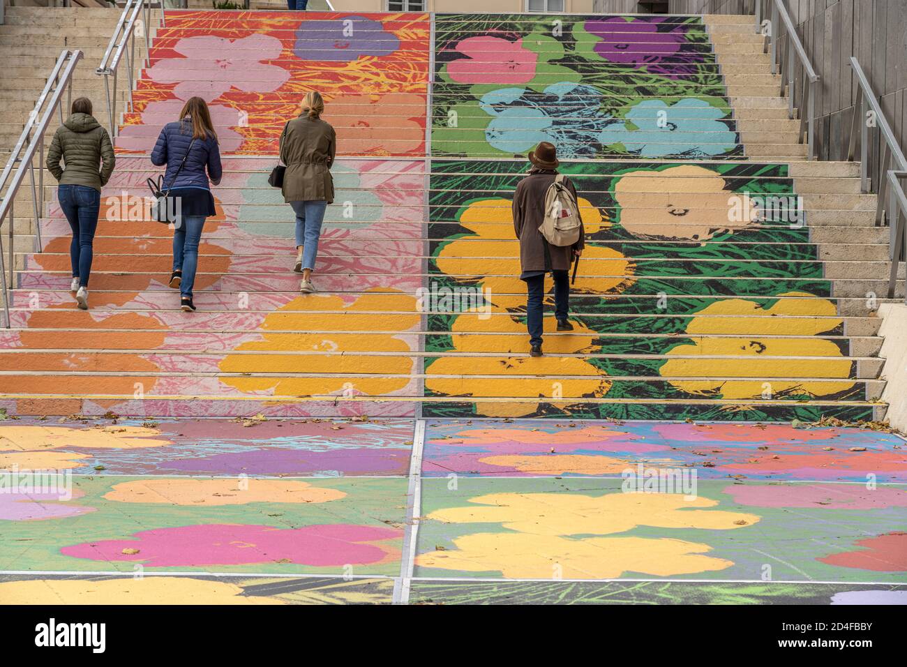 Pop Art Kust auf der Treppe zum MUMOK, Museum moderner Kunst im MuseumsQuartier MQ in Wien, Österreich, Europa Pop Art auf der Treppe zur Moderne Stockfoto