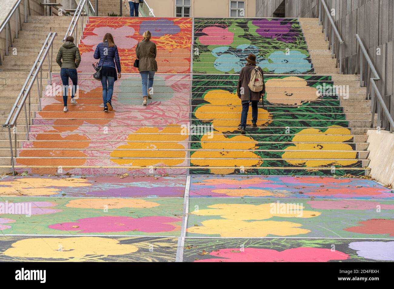 Pop Art Kust auf der Treppe zum MUMOK, Museum moderner Kunst im MuseumsQuartier MQ in Wien, Österreich, Europa Pop Art auf der Treppe zur Moderne Stockfoto