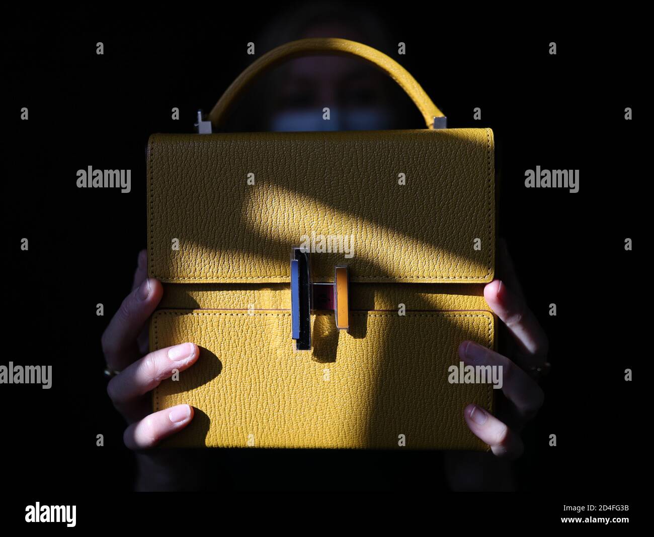 Gelbe hermes tasche -Fotos und -Bildmaterial in hoher Auflösung – Alamy