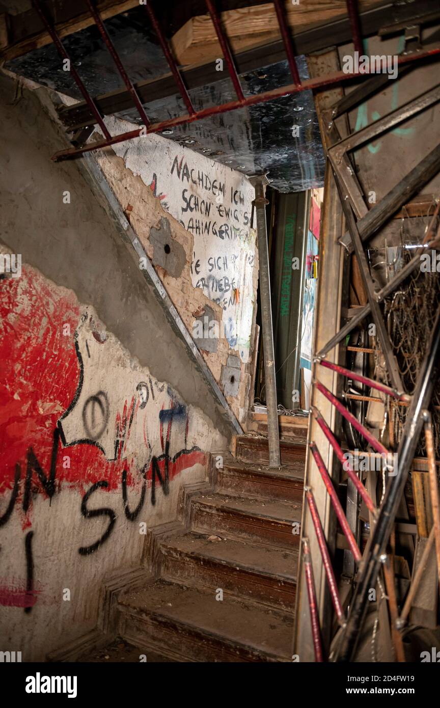 Berlin, Deutschland. Oktober 2020. Im Treppenhaus des ehemals besetzten Hauses 'Liebig 34' wurde ...