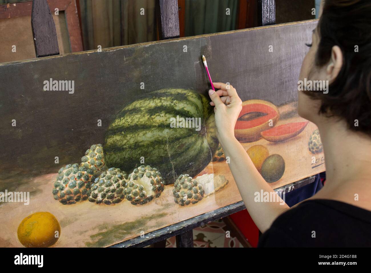 MATANZAS, KUBA - 09. Sep 2020: Restaurierung alter Kunstwerke sehr fein Stockfoto