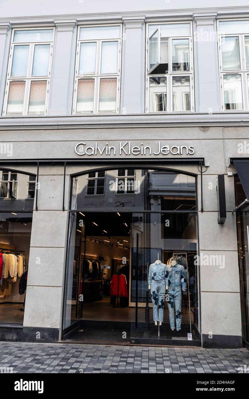 Kopenhagen, Dänemark - 27. August 2019: Fassade eines Bekleidungshauses von Calvin Klein Jeans in der Købmagergade Straße, Kopenhagen, Dänemark Stockfoto