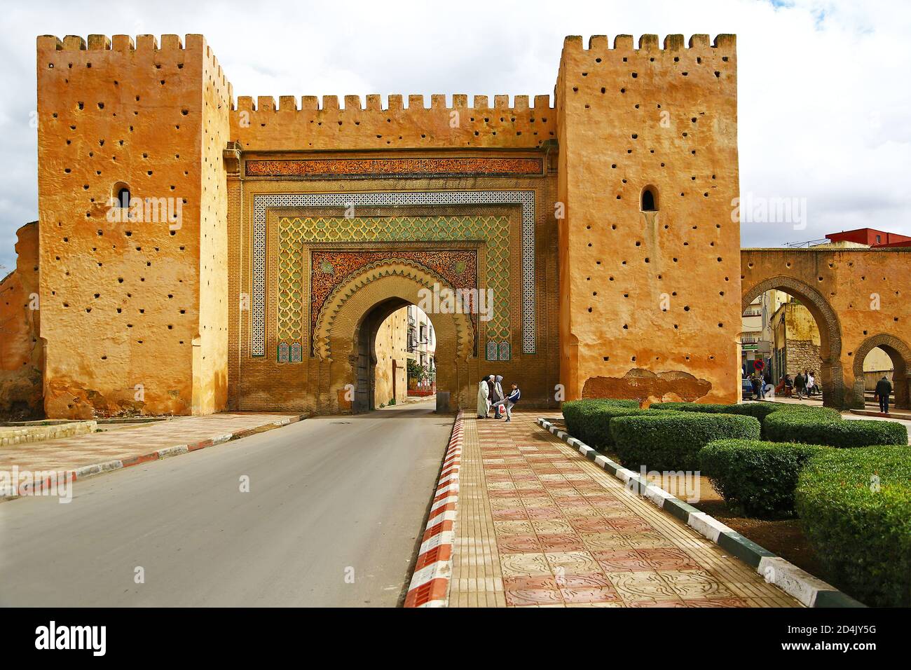 Altes Stadttor Bab el-Khamisin Meknes, Marokko Stockfoto