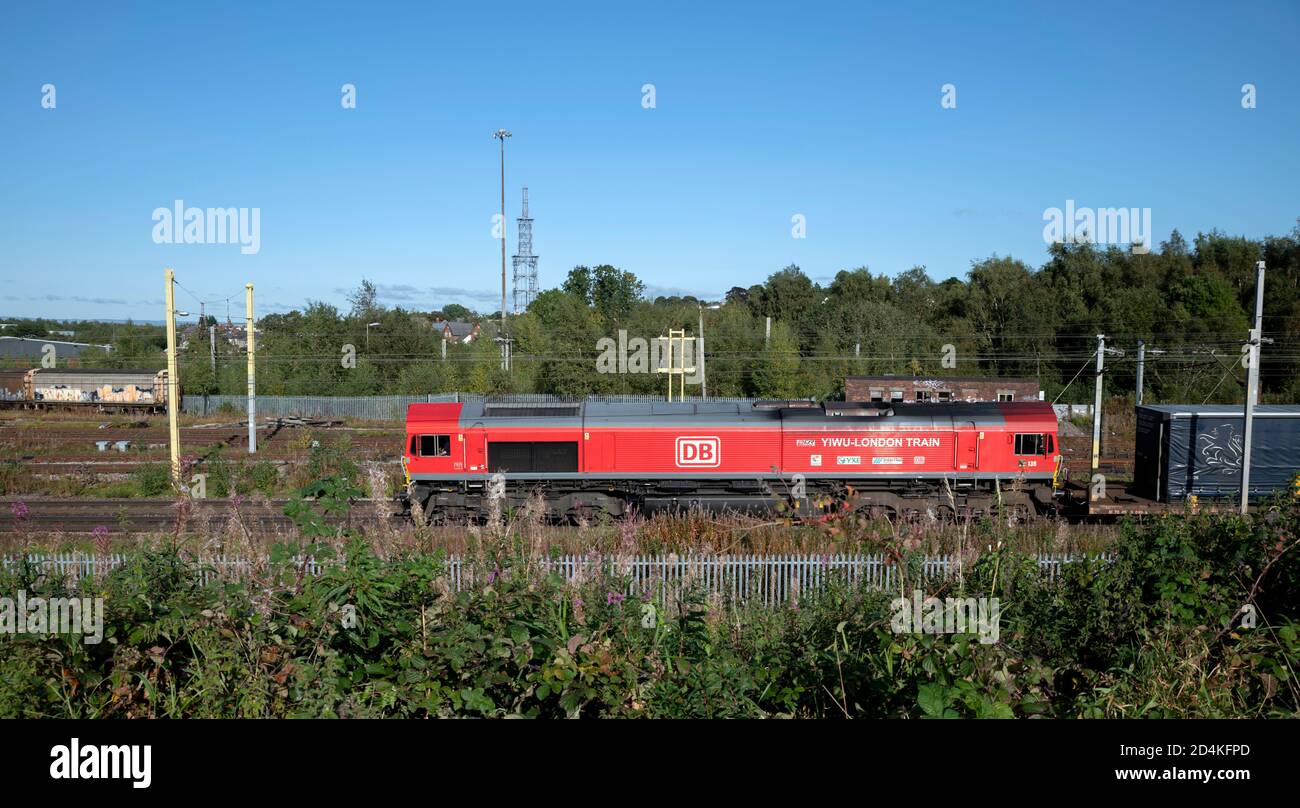 DB Cargo UK Class 66 China London Zug nähert sich Carlisle (66-136 Yiwu-London) Stockfoto