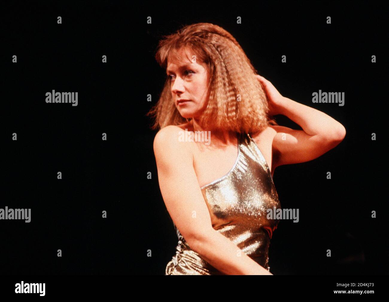 ANTONY AND CLEOPATRA by Shakespeare Design: Nadine Baylis Beleuchtung: Leo Leibovici Regie: Adrian Noble Helen Mirren (Cleopatra) Royal Shakespeare Company (RSC), The Other Place, Stratford-upon-Avon, England 13/10/1982 Stockfoto