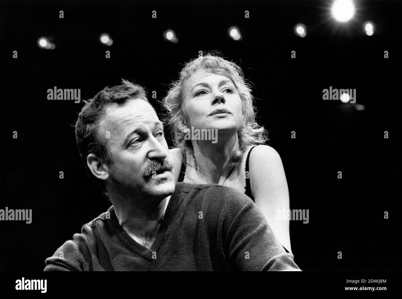 Bob Peck (Tom O'Toole), Helen Mirren (Angela) im ZWEI-WEGE-SPIEGEL von Arthur Miller im The Young Vic, London SE1 01/1989 Design: Bob Crowley Beleuchtung: Paul Denby Regie: David Thacker Stockfoto