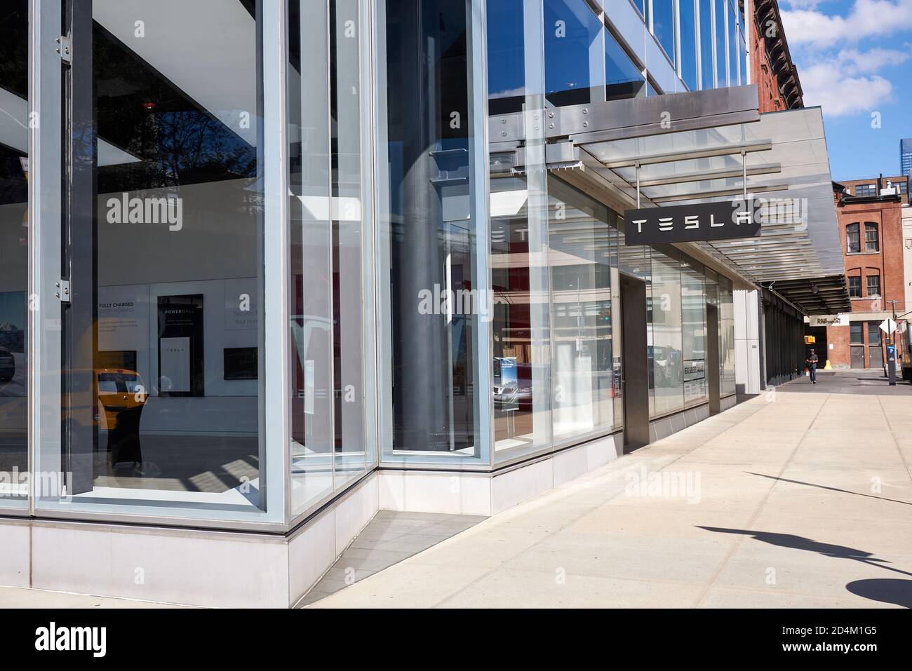 Dieser Tesla Showroom befindet sich in der 860 Washington Street im Meatpacking District in Downtown Manhattan und ist ein neues Gebäude Stockfoto
