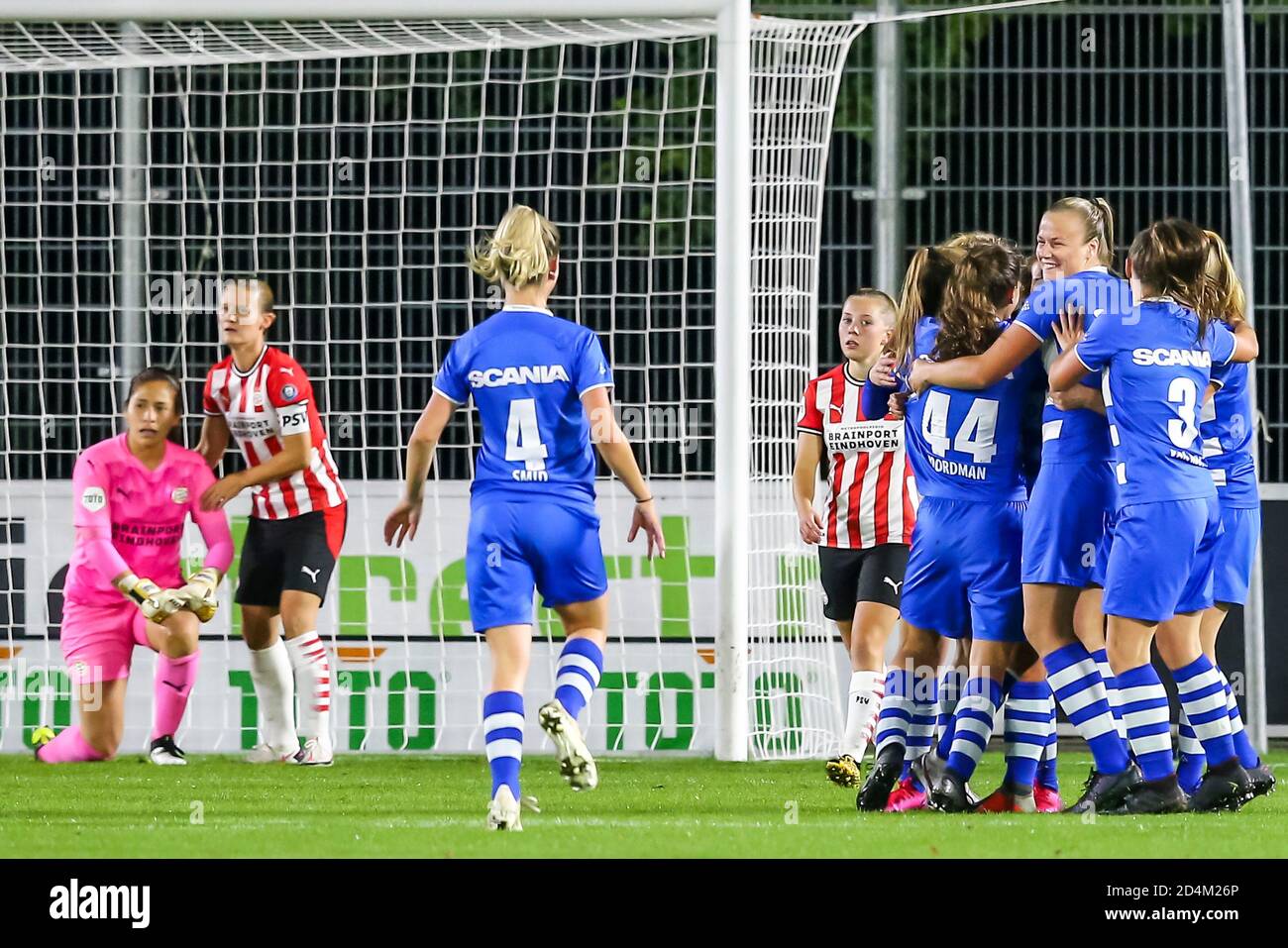 Eindhoven, Niederlande. Oktober 2020. EINDHOVEN, 09-10-2020, De Herdgang Eredivisie Frauen, Niederländische Fußball, Saison 2020-2021, PEC Zwolle Spieler Dominique Bruinenberg feiern 0-1 während des Spiels PSV - PEC Zwolle Frauen Kredit: Pro Shots/Alamy Live News Stockfoto