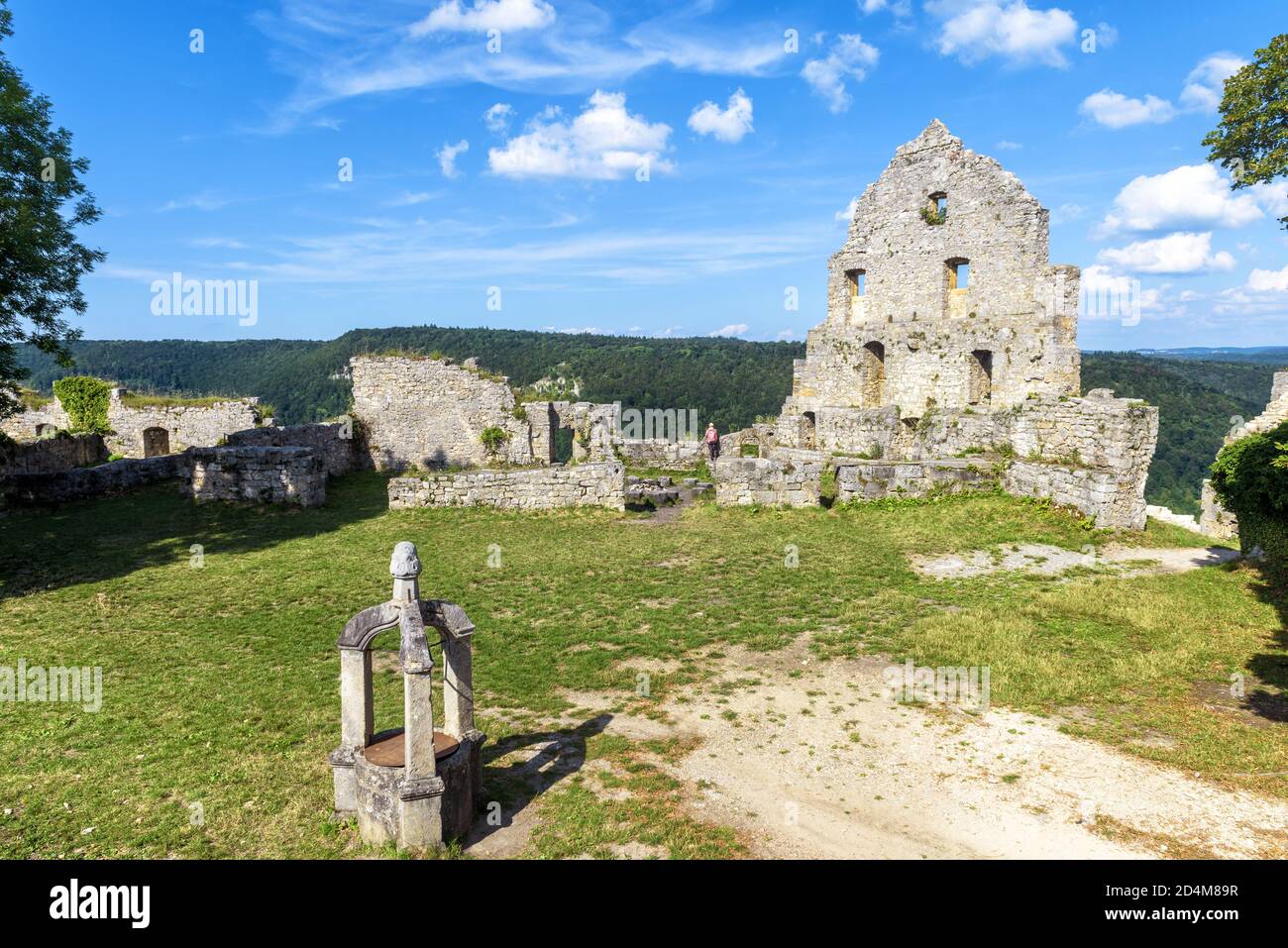 Burg Hohenurach in der Altstadt von Bad Urach, Deutschland. Die Ruinen ...
