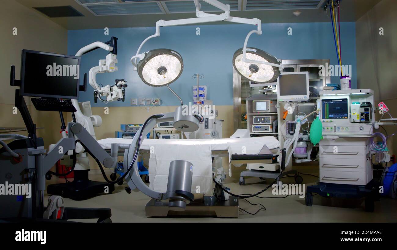 Hybrid modernen Operationssaal, ODER, medizinische Geräte, Geräte im Krankenhaus. Ventilator, Lichter, Computer bereit für Herz-Kreislauf-Chirurgie. Stockfoto