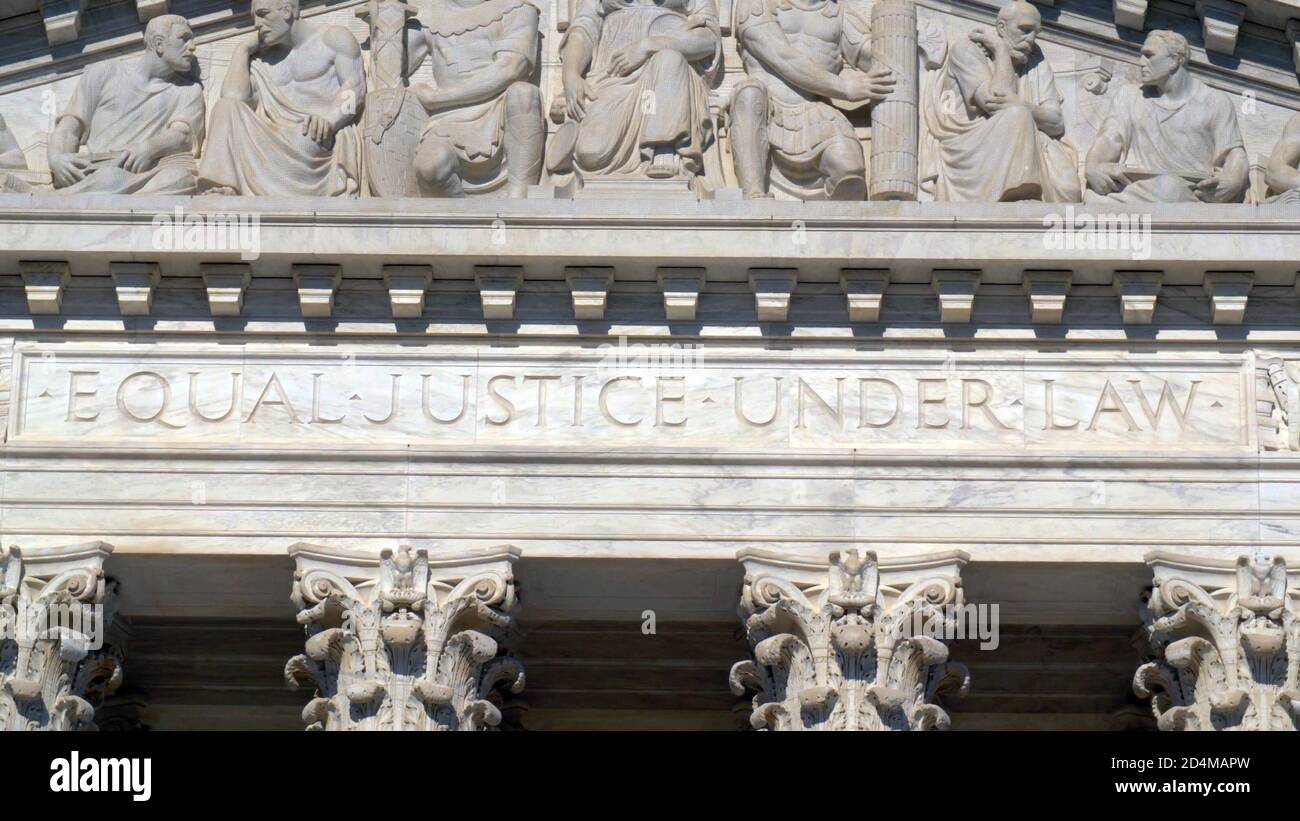Oberster Gerichtshof der Vereinigten Staaten, Gebäude Außenfassade, gleiche Gerechtigkeit nach dem Gesetz, WASHINGTON, DC, USA. Stockfoto