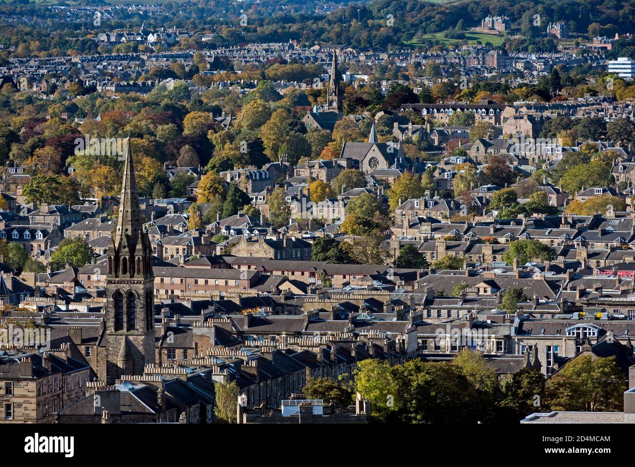 Ansicht von Wohnhäusern in Süd-Edinburgh von Salisbury Crags, Schottland, Großbritannien. Stockfoto