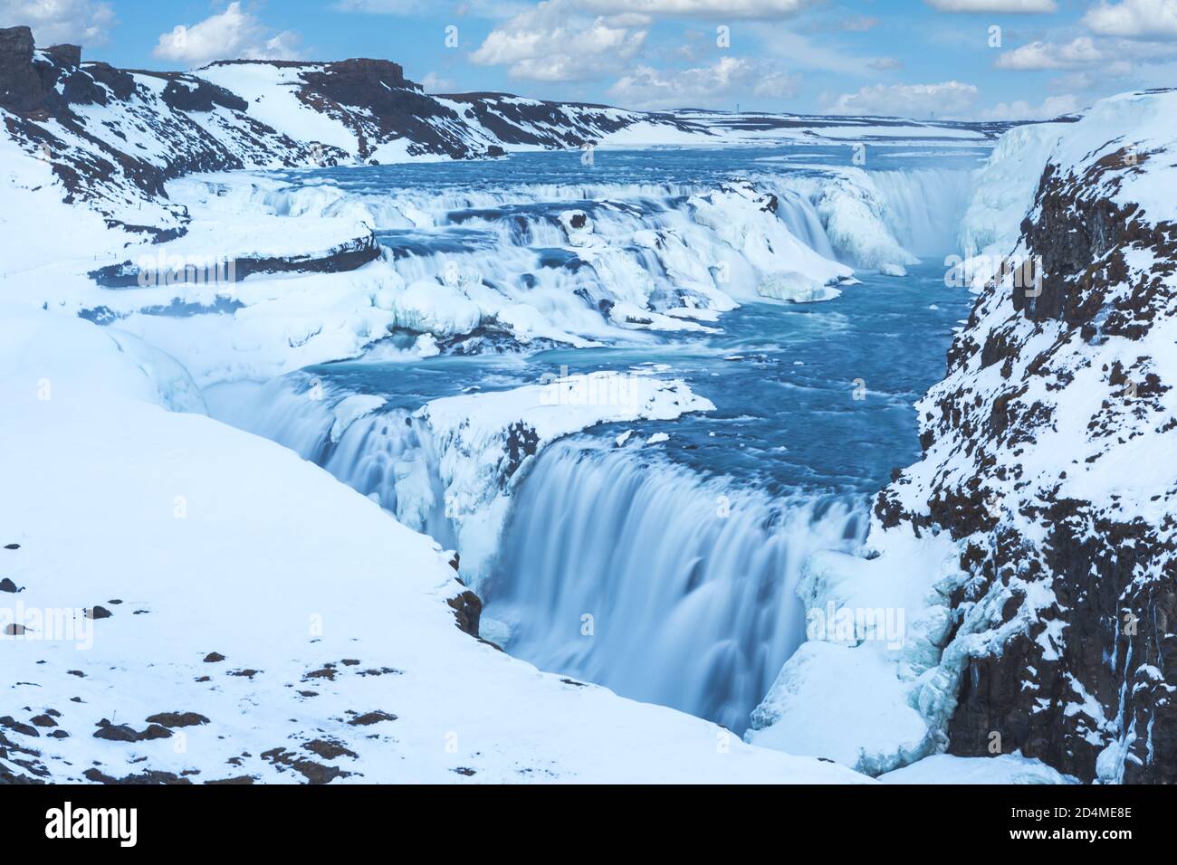 Gullfoss im Winter mit dem gefrorenen Wasserfall in der Schlucht des Hvita Flusses, Südwestisland Stockfoto