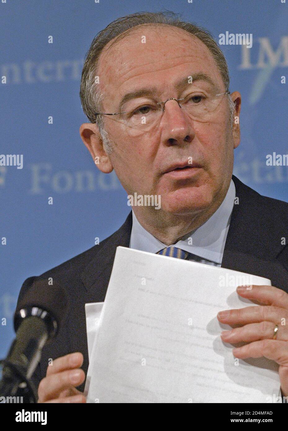 IMF-Geschäftsführer Rodrigo de Rato y Figaredo bei einer Pressekonferenz ca. 19. Juni 2004 Stockfoto