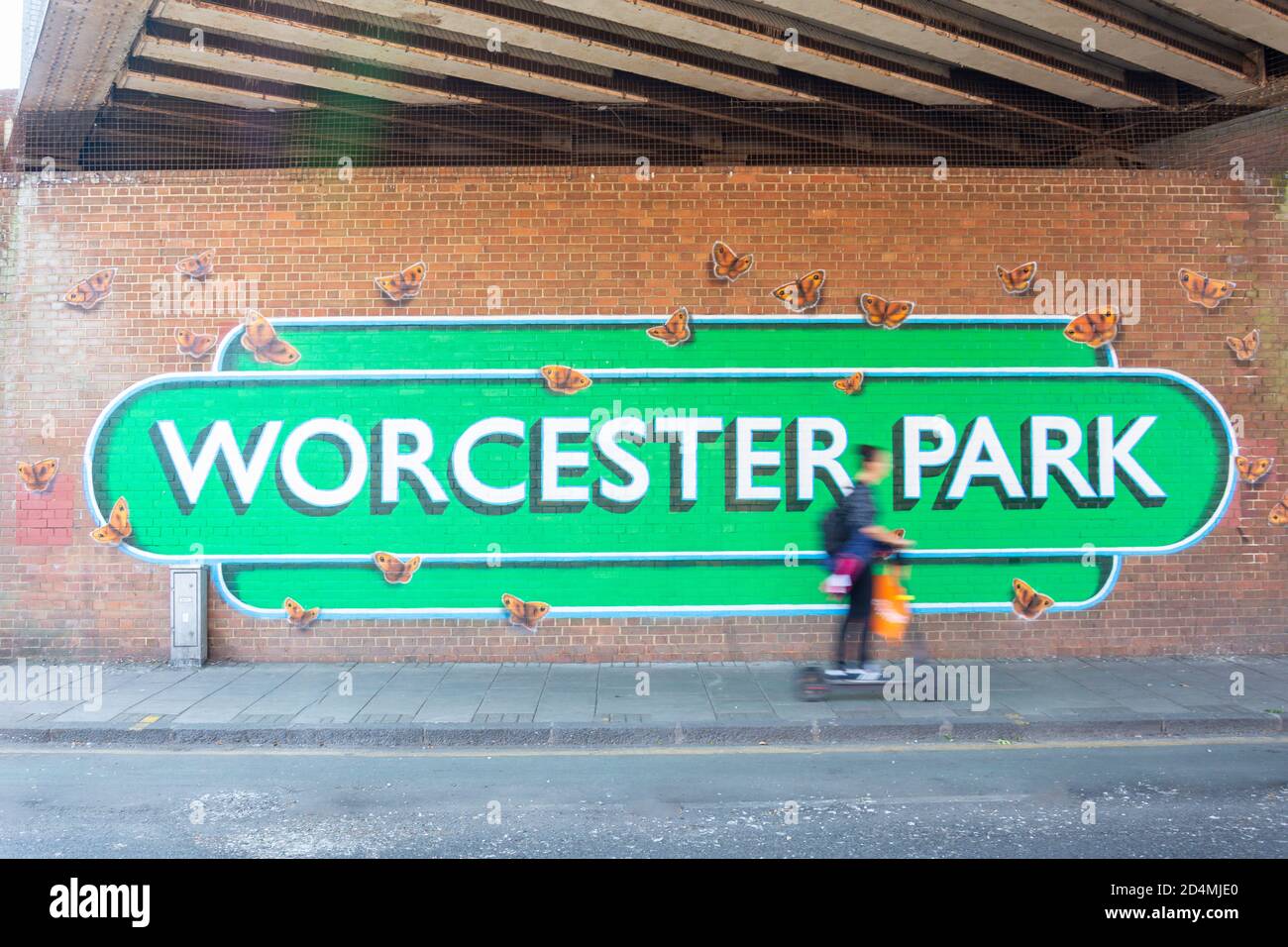 Worcester Park Schild in Unterführung, Central Road, Worcester Park, London Borough of Sutton, Greater London, England, Vereinigtes Königreich Stockfoto