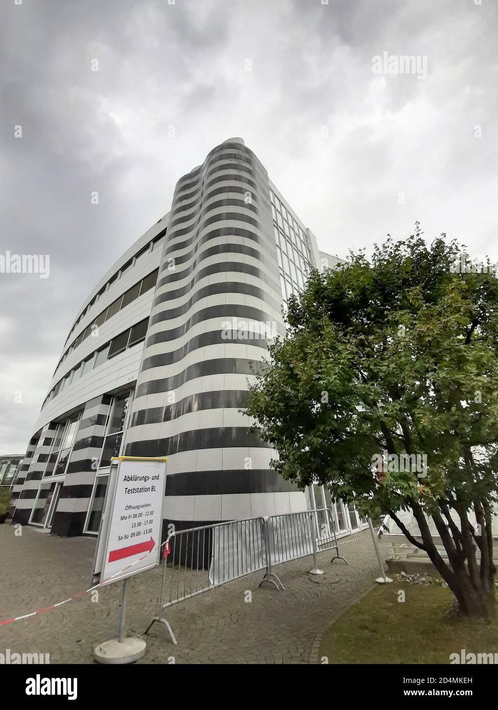 24.09.2020, Muenchenstein, Spenglerpark, Corona Klärungs- und Teststation Basel-Landschaft Außenansicht Quelle: SPP Sport Pressefoto. /Alamy Live Nachrichten Stockfoto