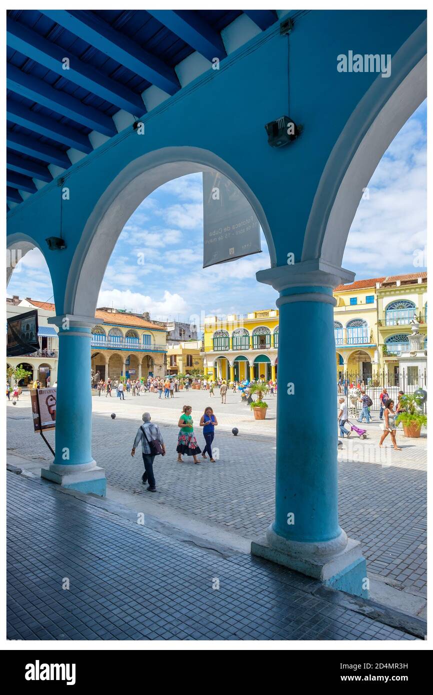 Die historischen Alten Platz oder die Plaza Vieja im kolonialen Stadtteil der Altstadt von Havanna Stockfoto