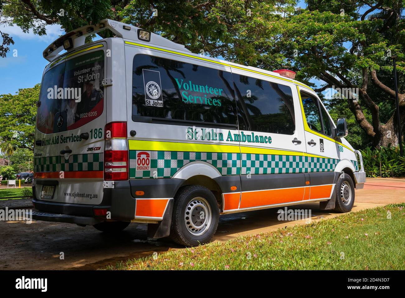 Ein St. John Ambulance in einem Park in Darwin, Australien. Stockfoto