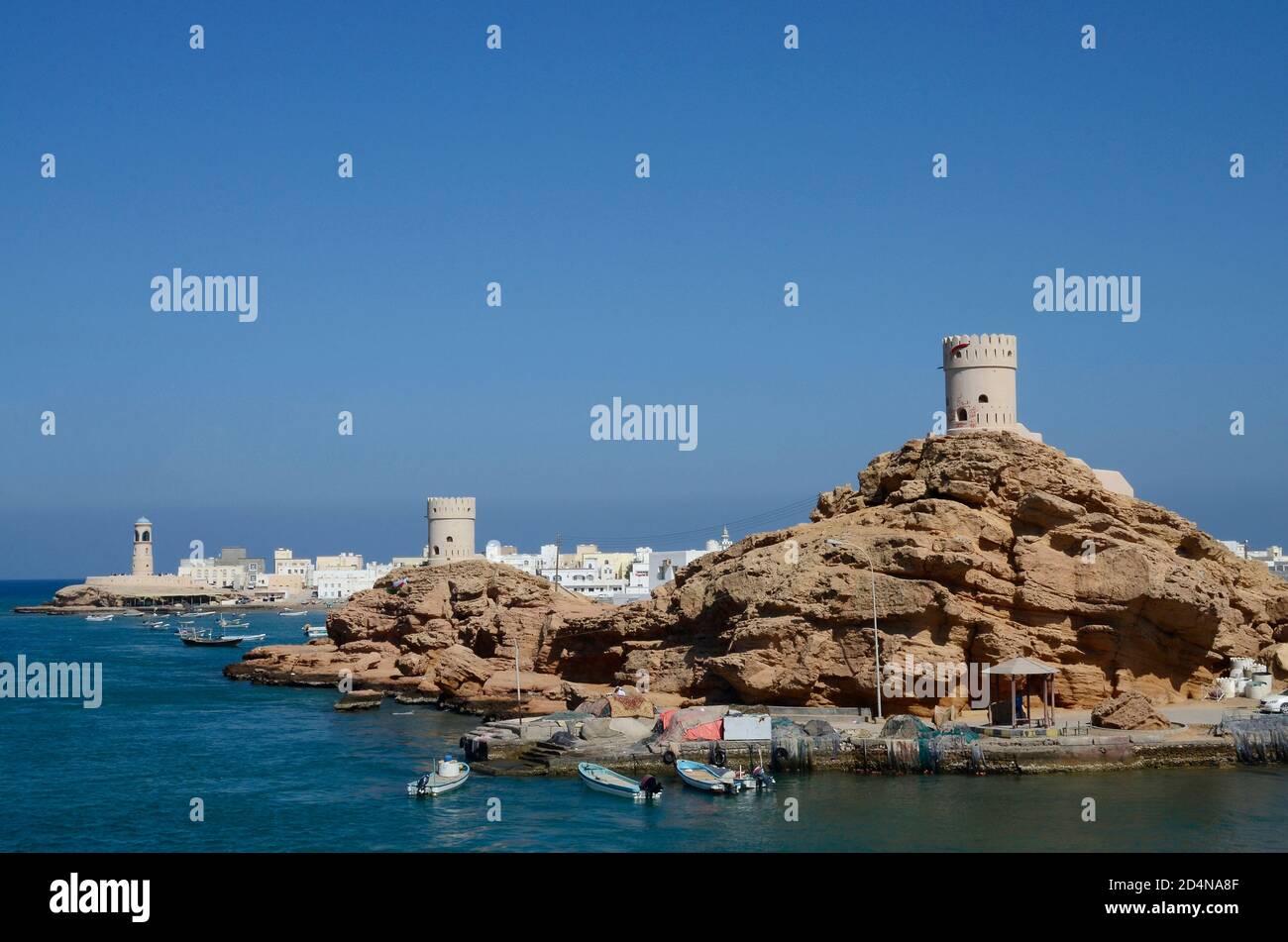 Al-Ayjah Wachturm auf dem Hügel in Sur, Oman. Stockfoto
