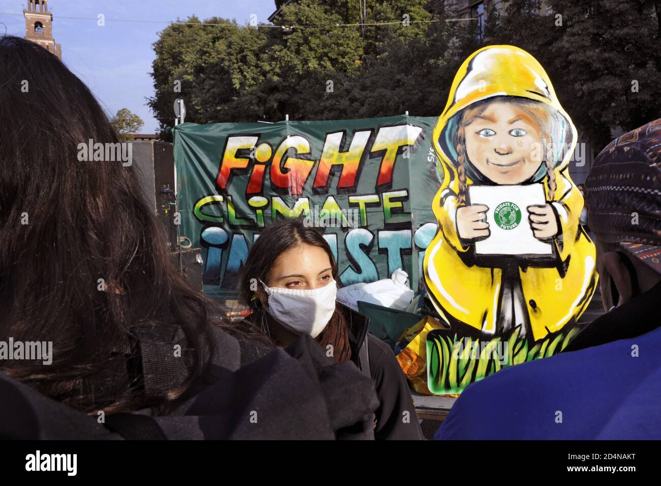 Mailand (Italien), Oktober 2020, die Jugendlichen von Freitag für die Zukunft, nach der Unterbrechung durch Covid 19 Epidemie, Rückkehr auf die Straße, um gegen den Klimawandel zu protestieren, versuchen, gesunde Sicherheitsmaßnahmen zu respektieren. Stockfoto