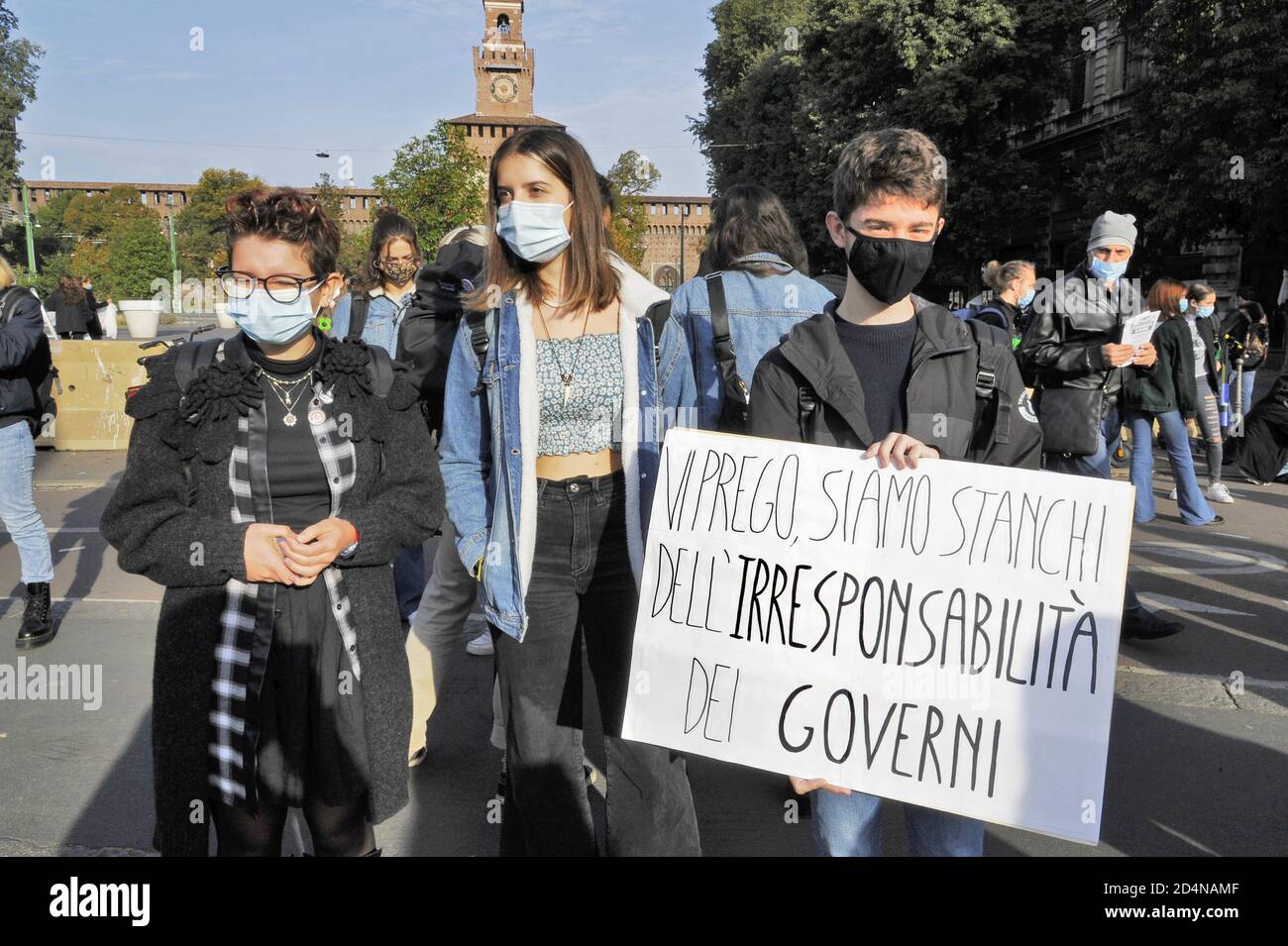 Mailand (Italien), Oktober 2020, die Jugendlichen von Freitag für die Zukunft, nach der Unterbrechung durch Covid 19 Epidemie, Rückkehr auf die Straße, um gegen den Klimawandel zu protestieren, versuchen, gesunde Sicherheitsmaßnahmen zu respektieren. Stockfoto
