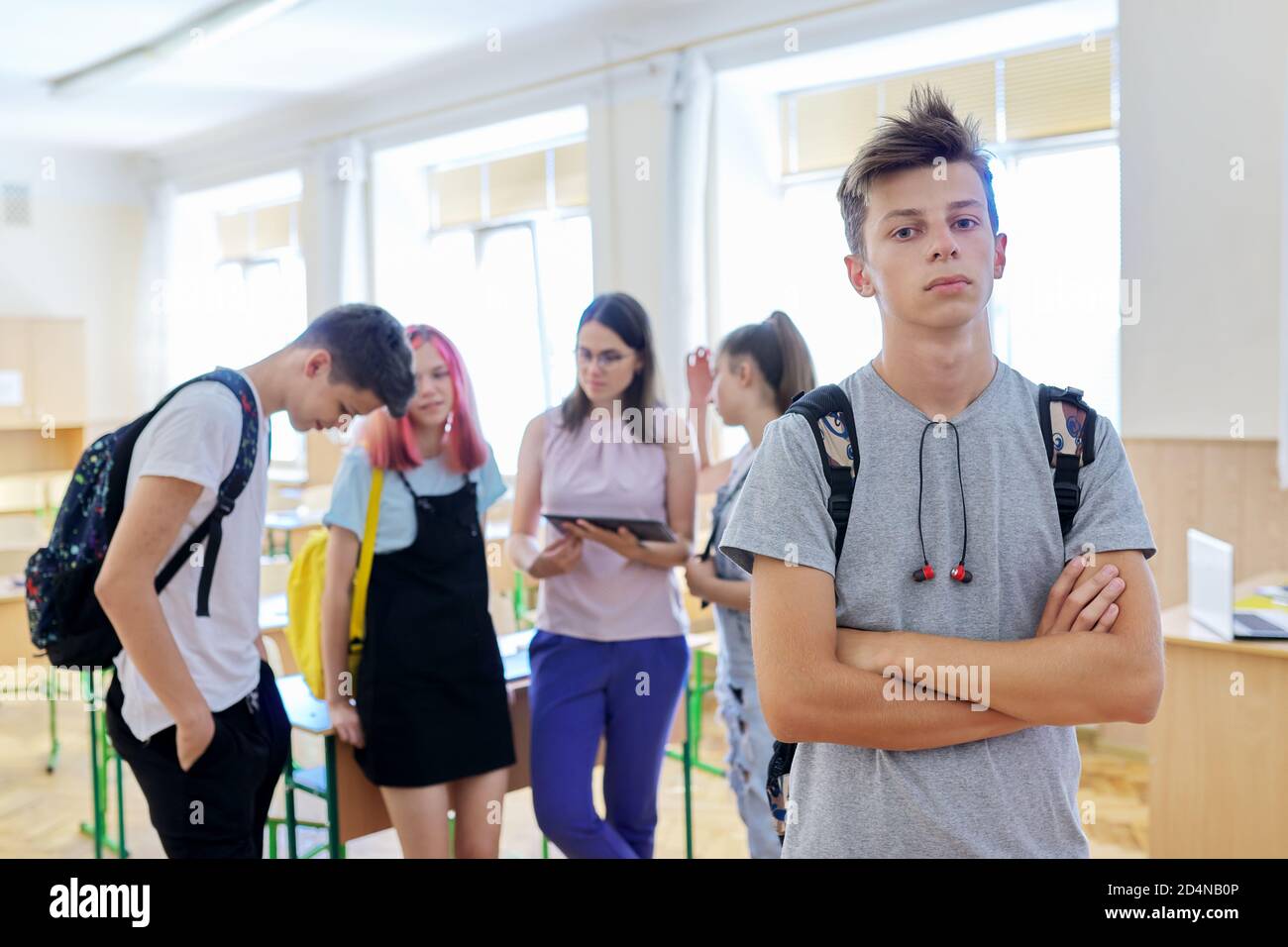 Porträt eines lächelnden Jungen im Teenageralter in der Klasse in der Pause Stockfoto