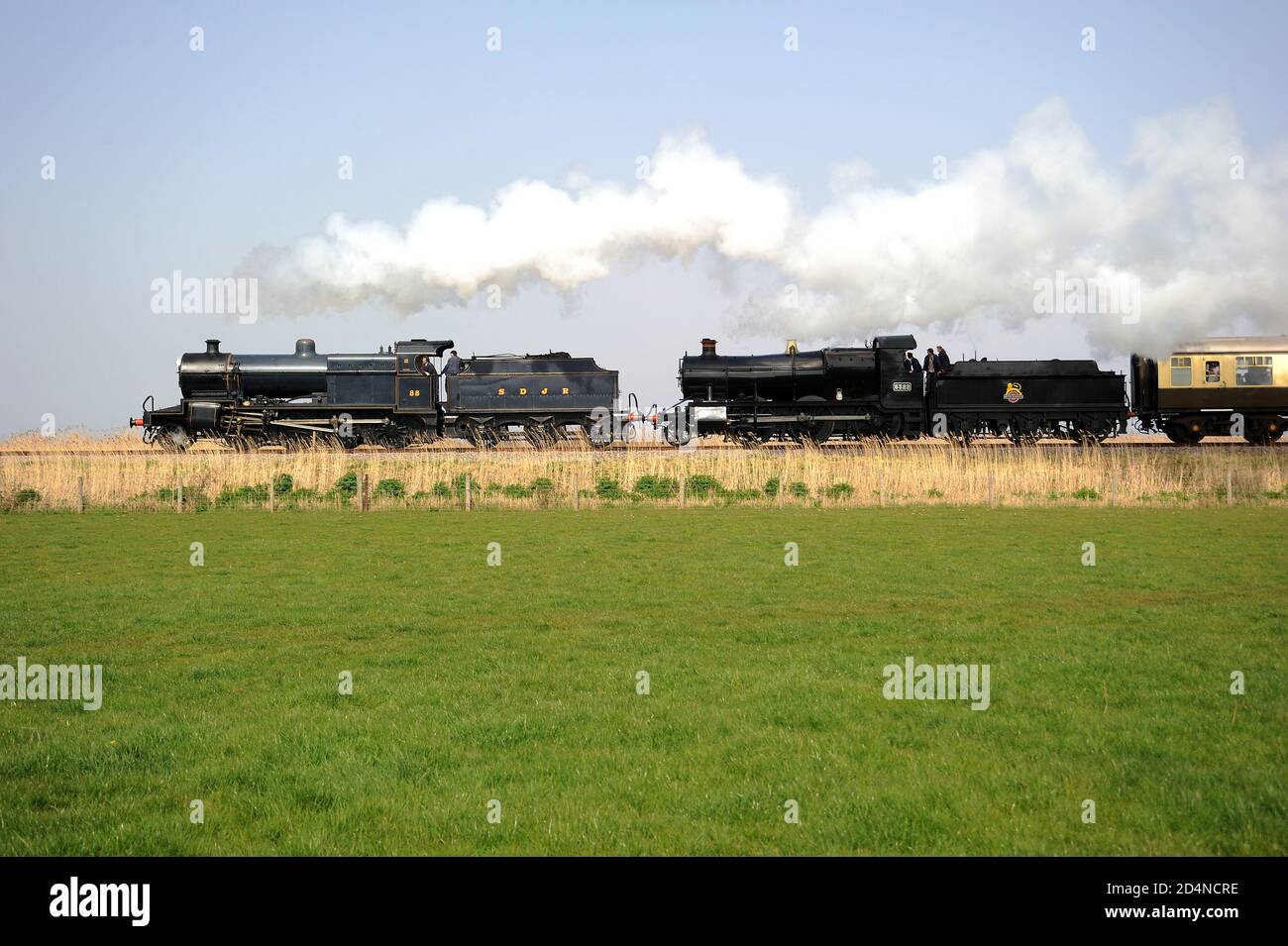 '88' und '5322' gehen weg vom Blauen Anker mit einem Bishops Lydeard - Minehead Service. Stockfoto