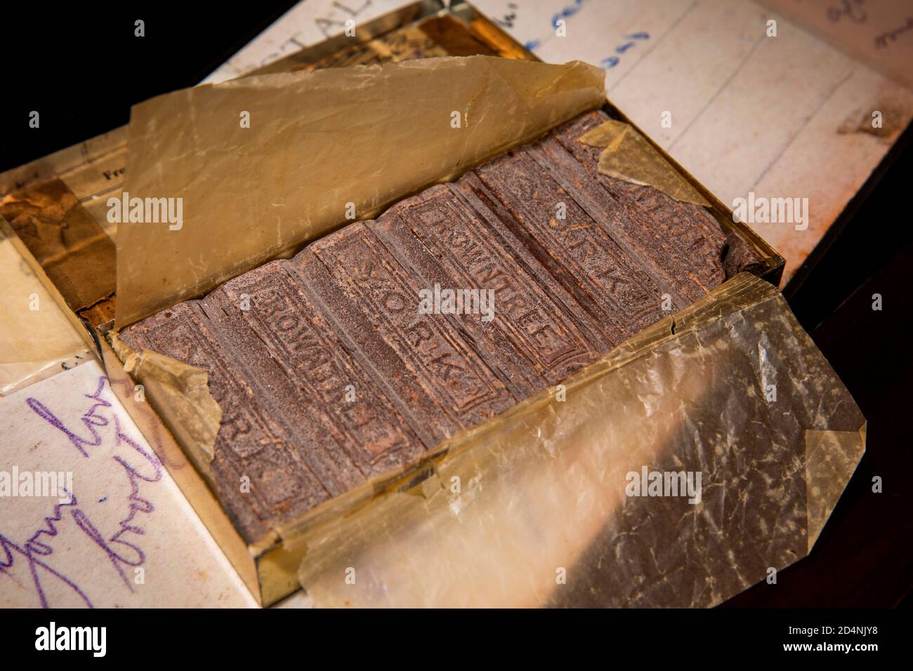 Großbritannien, England, Yorkshire, York, St. Helen’s Square, Mansion House, Rowntrees Weihnachtsschokolade aus dem Ersten Weltkrieg, die in Zinn nicht gegessen wird Stockfoto