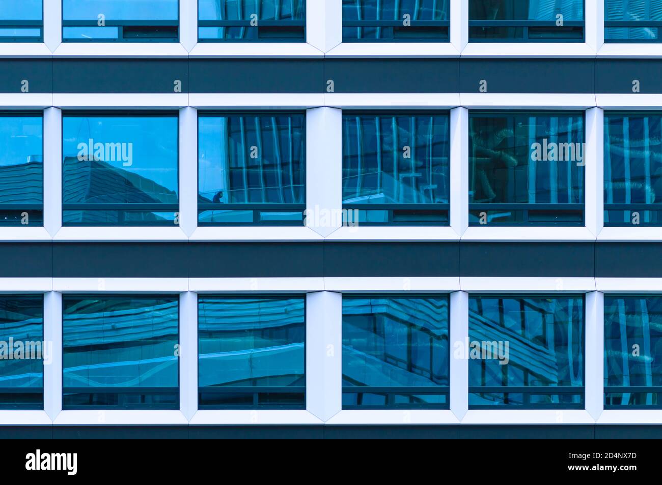 Modernes Bürogebäude außen Stockfoto