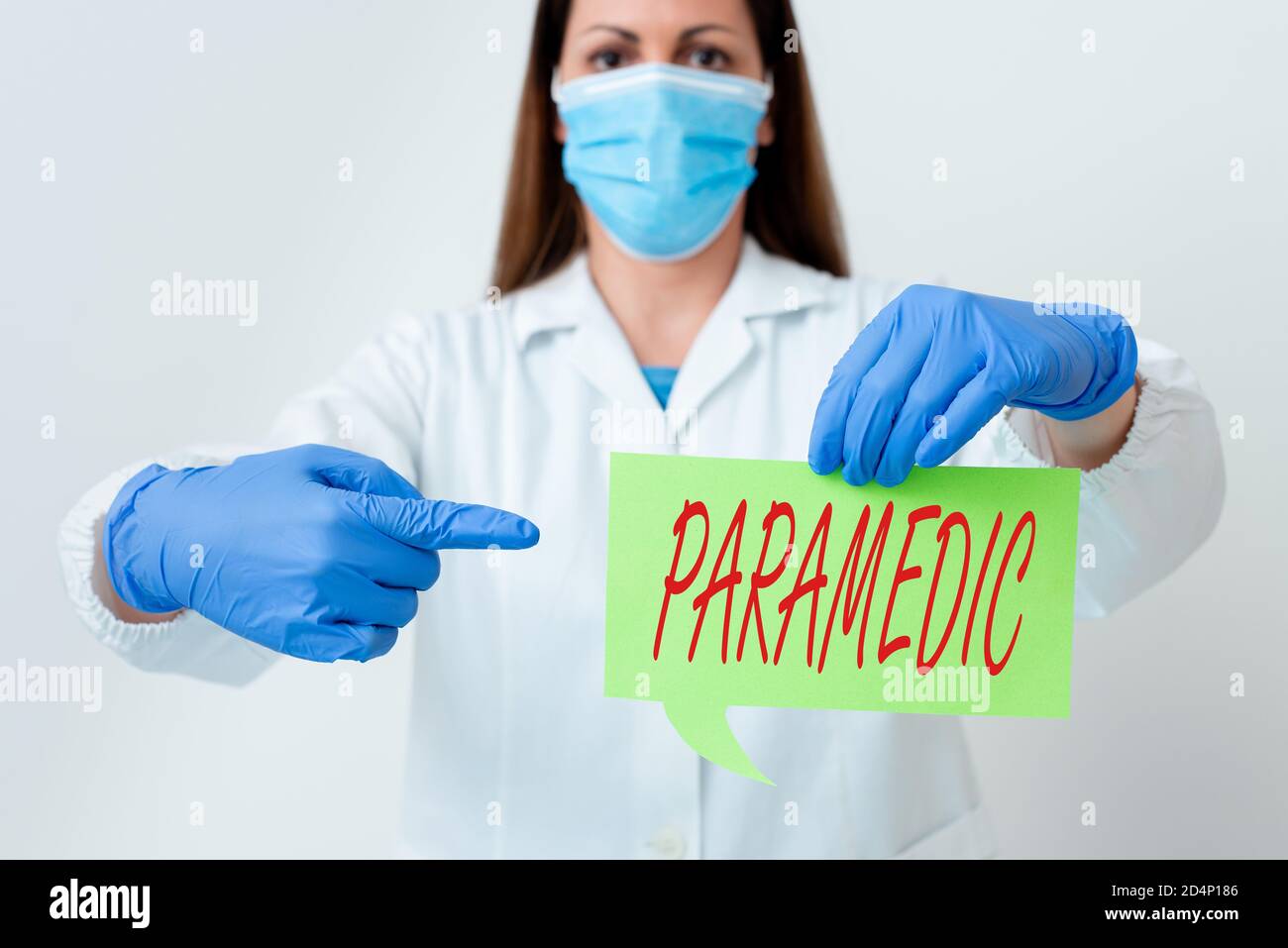 Textzeichen mit Paramedic. Business Foto Text ein Gesundheitsarbeiter mit einem Know-how in der medizinischen Notarbeit Labortechniker mit leeren s Stockfoto