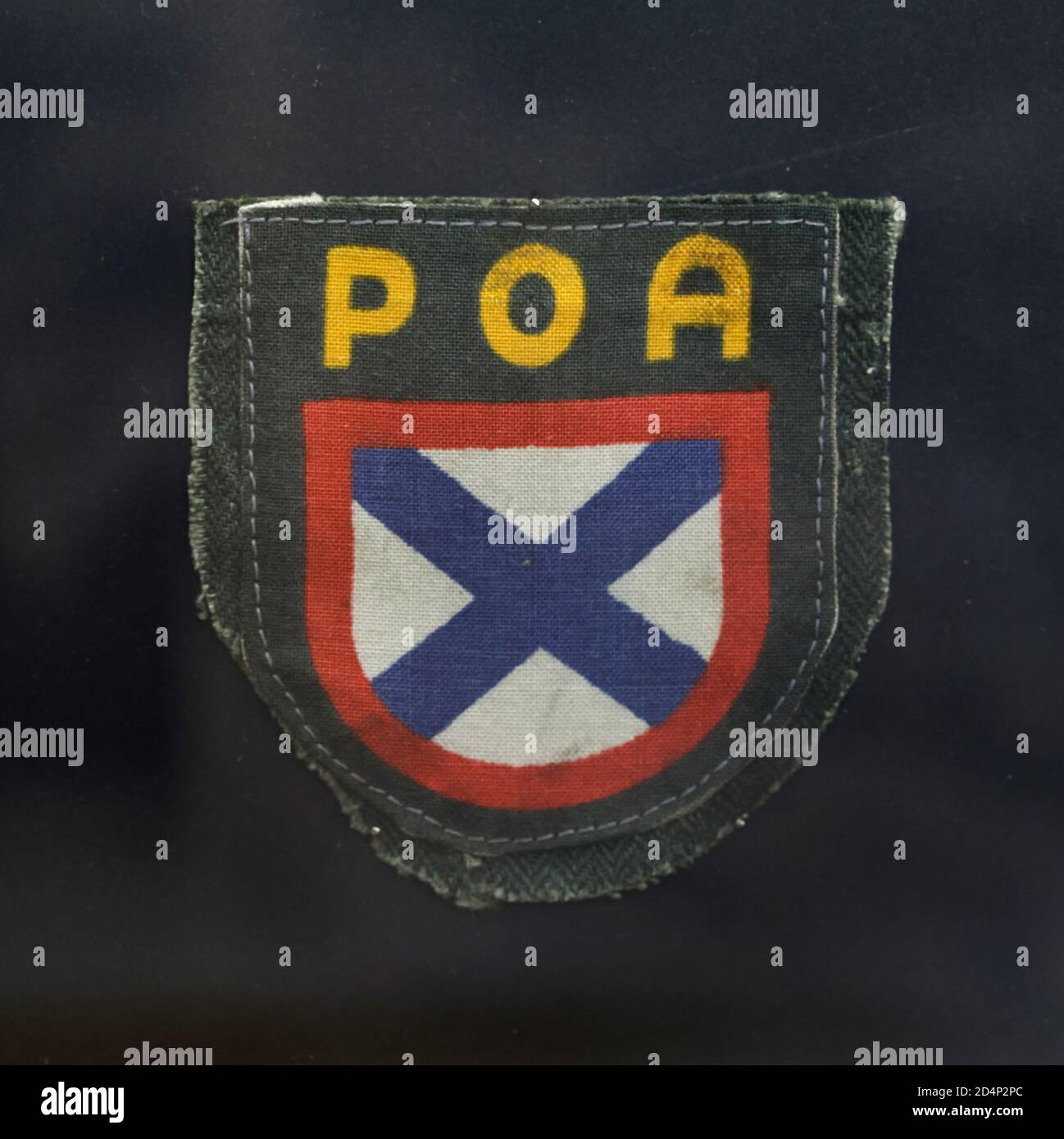 Die Armtasche der Russischen Befreiungsarmee (ROA), auch bekannt als Vlasov-Armee, ist auf der Ausstellung zum Prager Aufstand im Mai 1945 im Nationalmuseum (Národní muzeum) in Prag, Tschechische Republik ausgestellt. Stockfoto