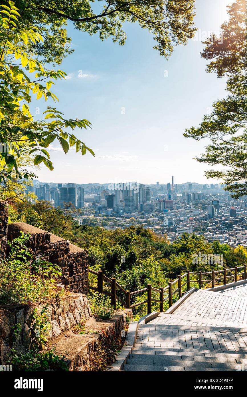Seoul City Panoramablick vom Namsan Park Walk Way in Seoul, Korea Stockfoto